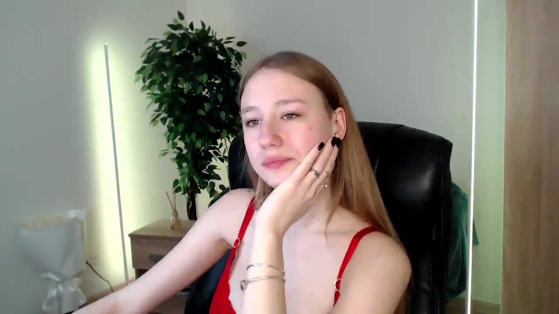 Gallery image thumbnail from HaleyVixen's myfreecams stream on, 12/14/2024, 13:07 image 19 of 20