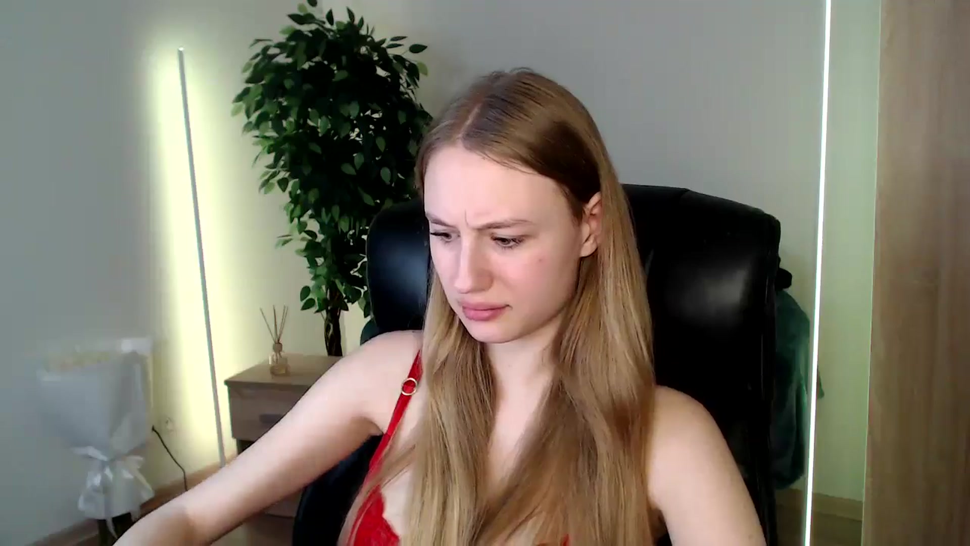 Gallery image thumbnail from HaleyVixen's myfreecams stream on, 12/15/2024, 09:39 image 20 of 20