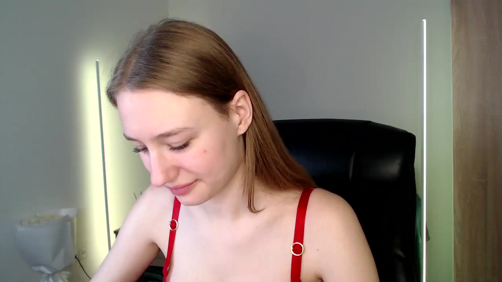 Gallery image thumbnail from HaleyVixen's myfreecams stream on, 12/15/2024, 09:39 image 4 of 20