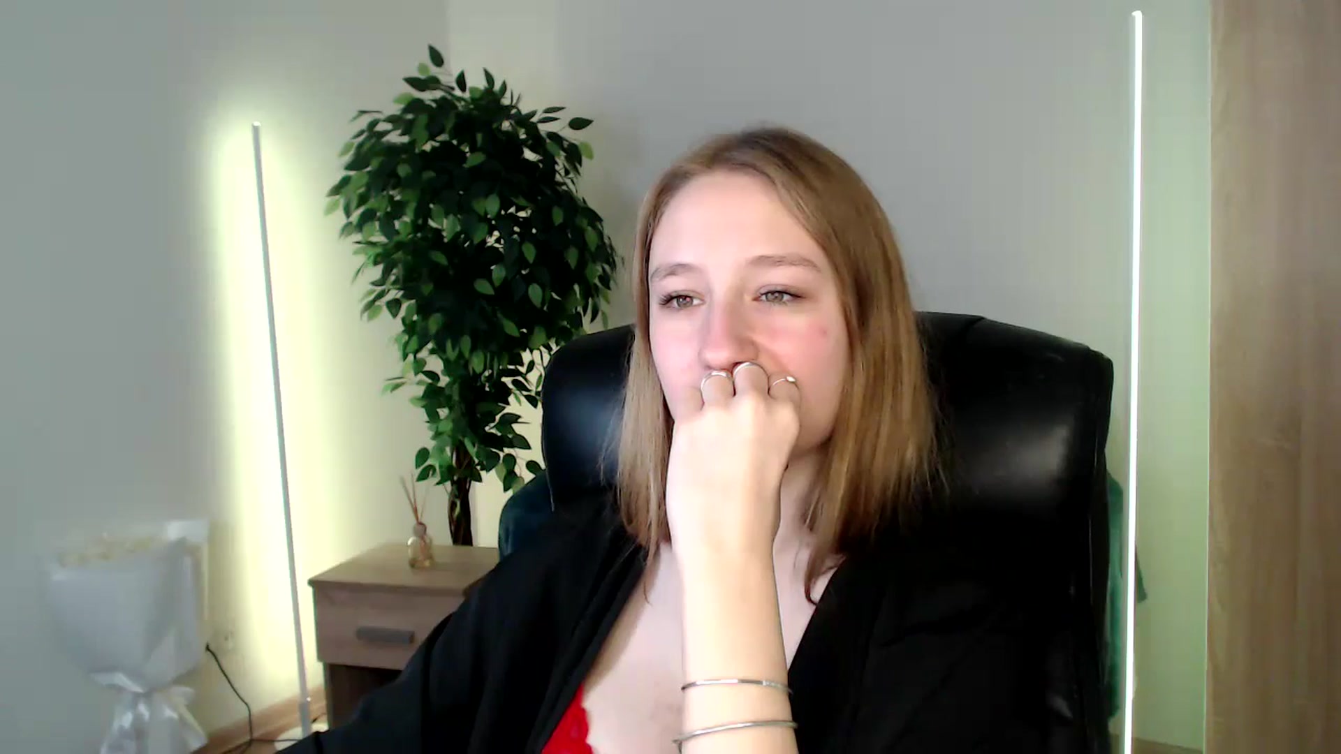 Gallery image thumbnail from HaleyVixen's myfreecams stream on, 12/15/2024, 11:16 image 12 of 20