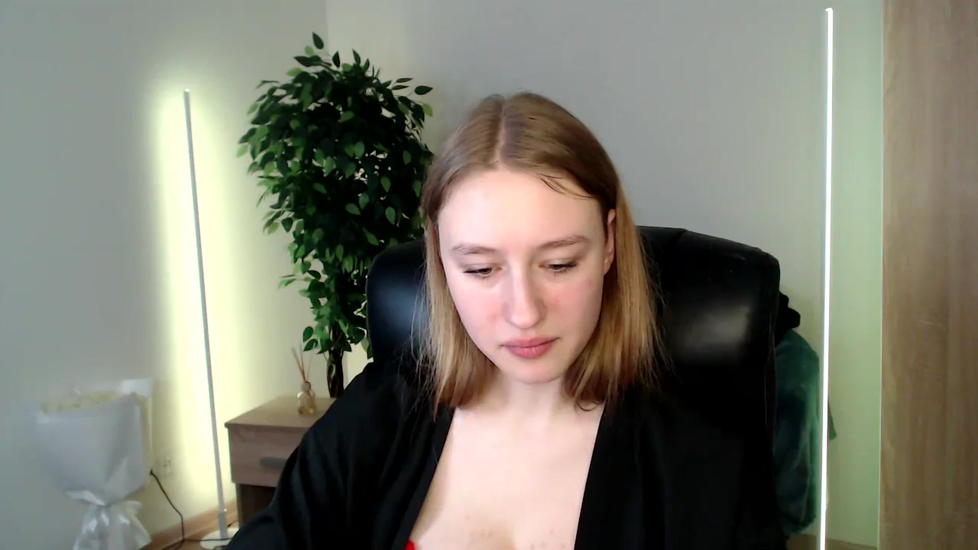 Gallery image thumbnail from HaleyVixen's myfreecams stream on, 12/15/2024, 11:16 image 15 of 20