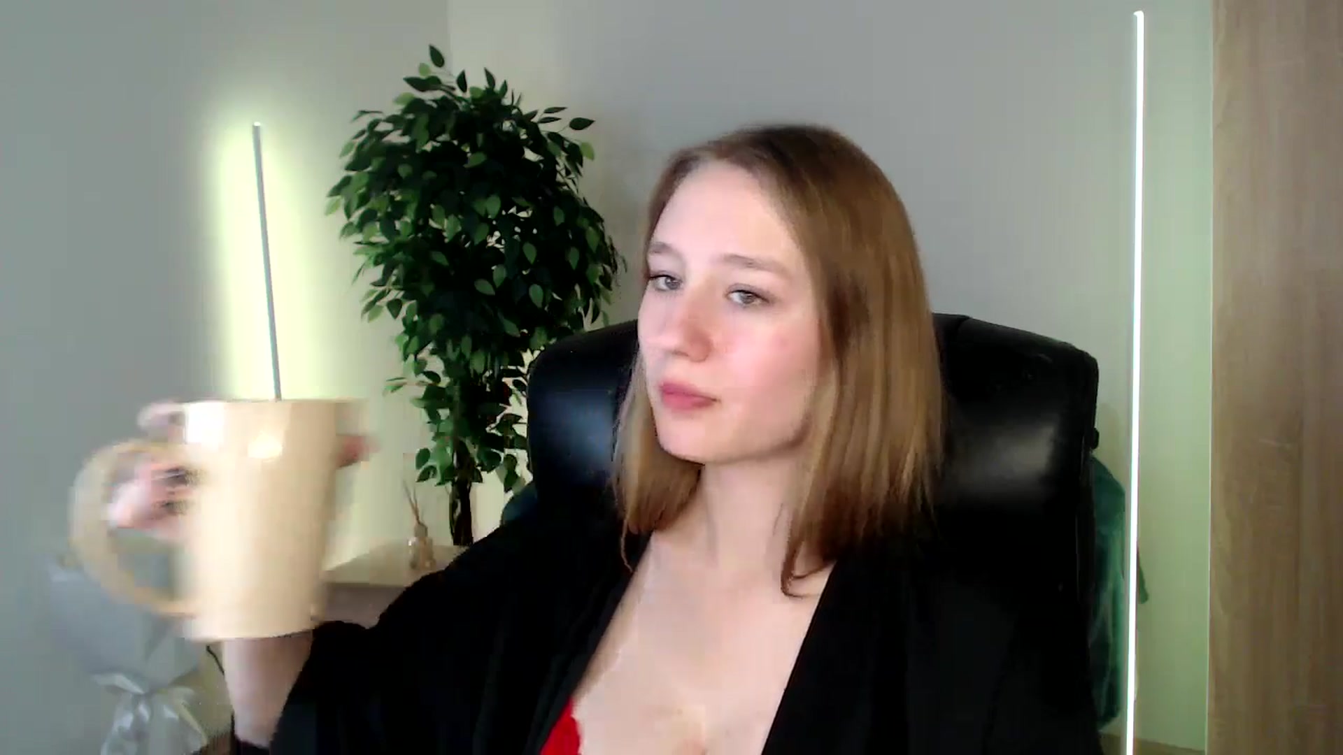 Gallery image thumbnail from HaleyVixen's myfreecams stream on, 12/15/2024, 11:16 image 13 of 20