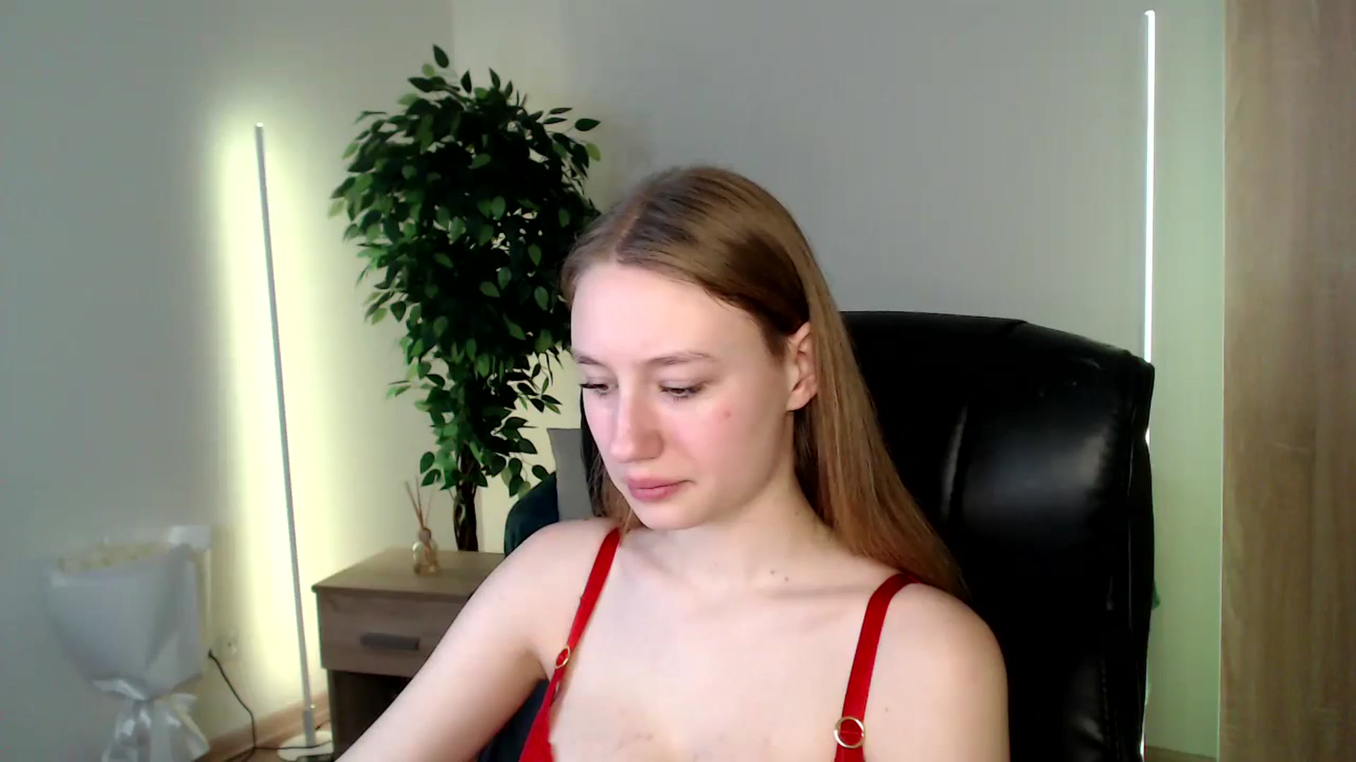 Gallery image thumbnail from HaleyVixen's myfreecams stream on, 12/15/2024, 11:16 image 1 of 20