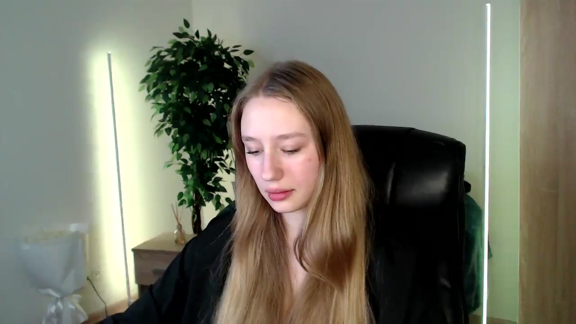 Gallery image thumbnail from HaleyVixen's myfreecams stream on, 12/15/2024, 11:36 image 5 of 20