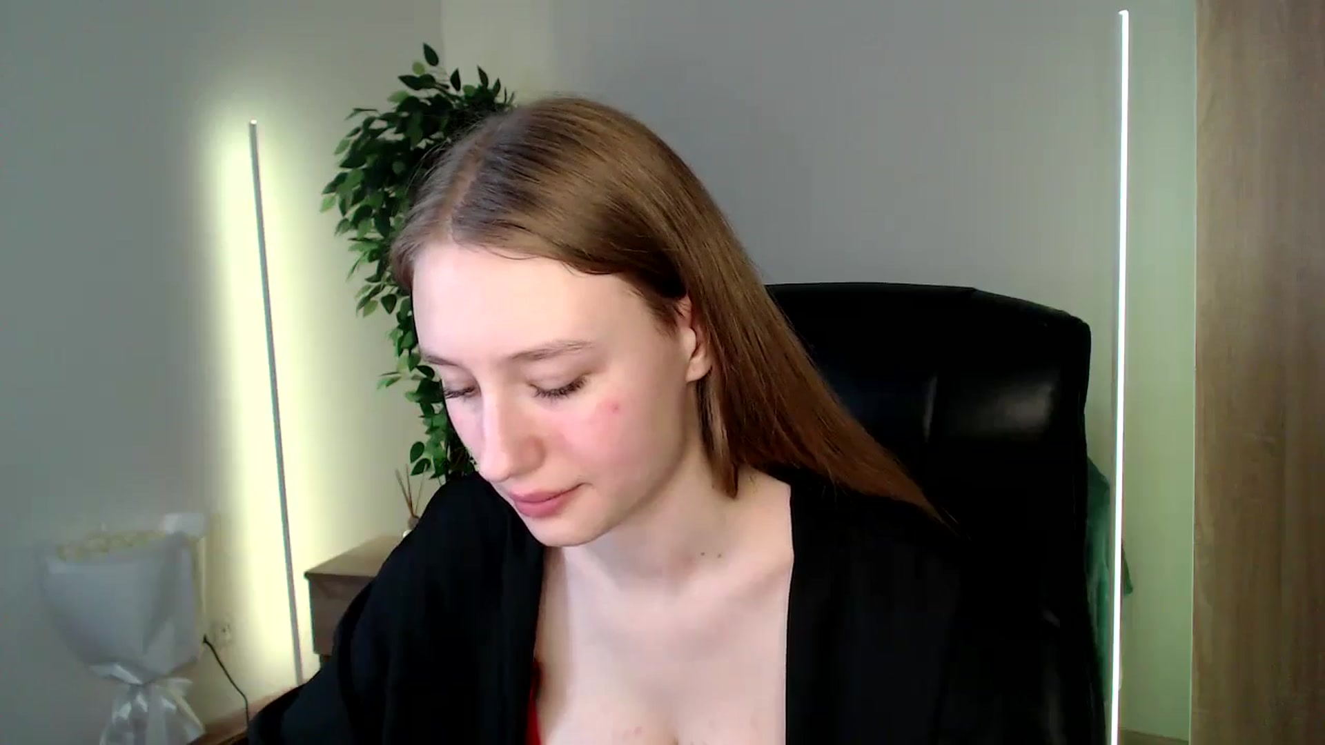 Gallery image thumbnail from HaleyVixen's myfreecams stream on, 12/15/2024, 11:36 image 16 of 20