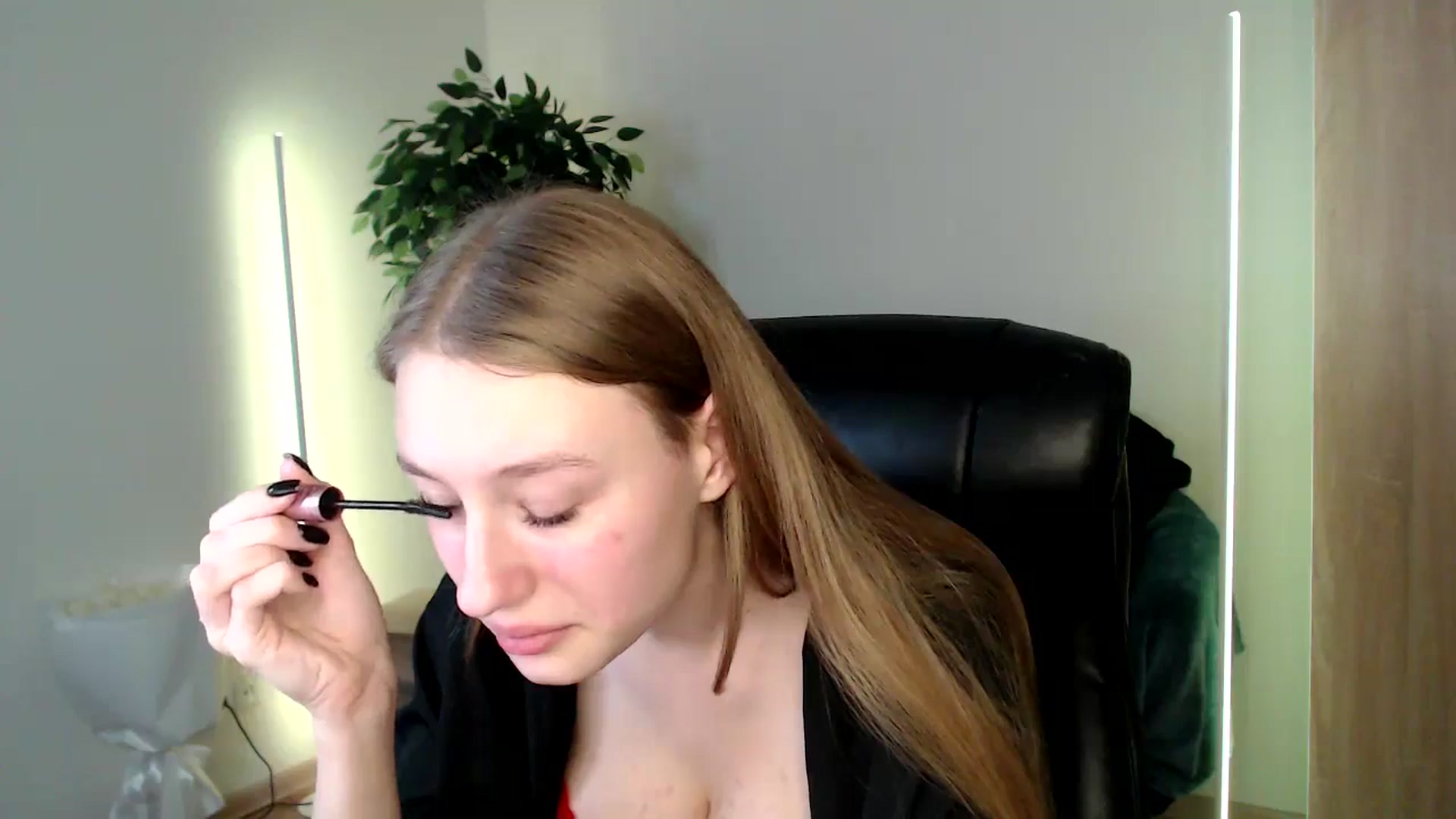 Gallery image thumbnail from HaleyVixen's myfreecams stream on, 12/15/2024, 11:36 image 18 of 20