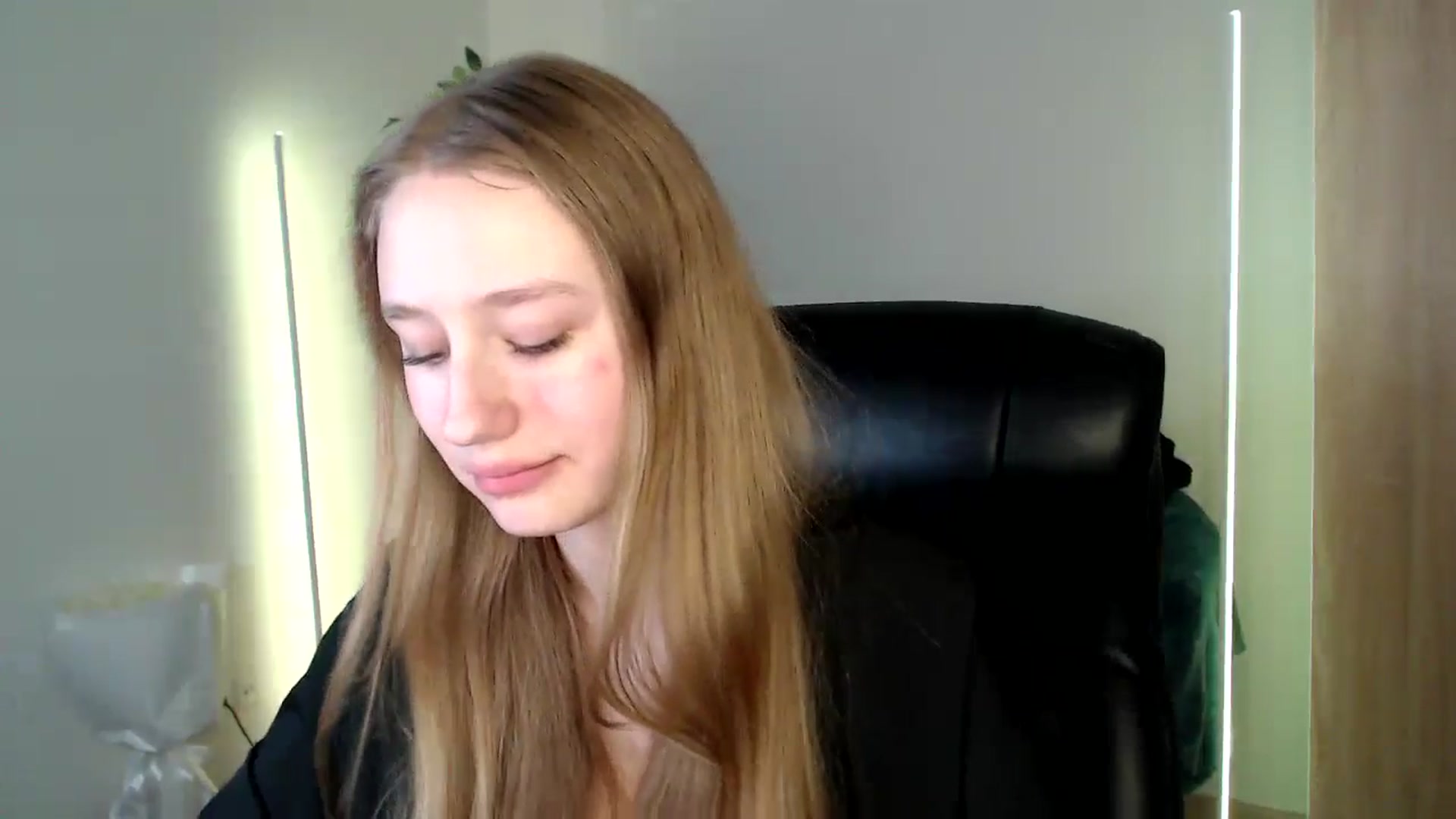 Gallery image thumbnail from HaleyVixen's myfreecams stream on, 12/15/2024, 11:36 image 7 of 20