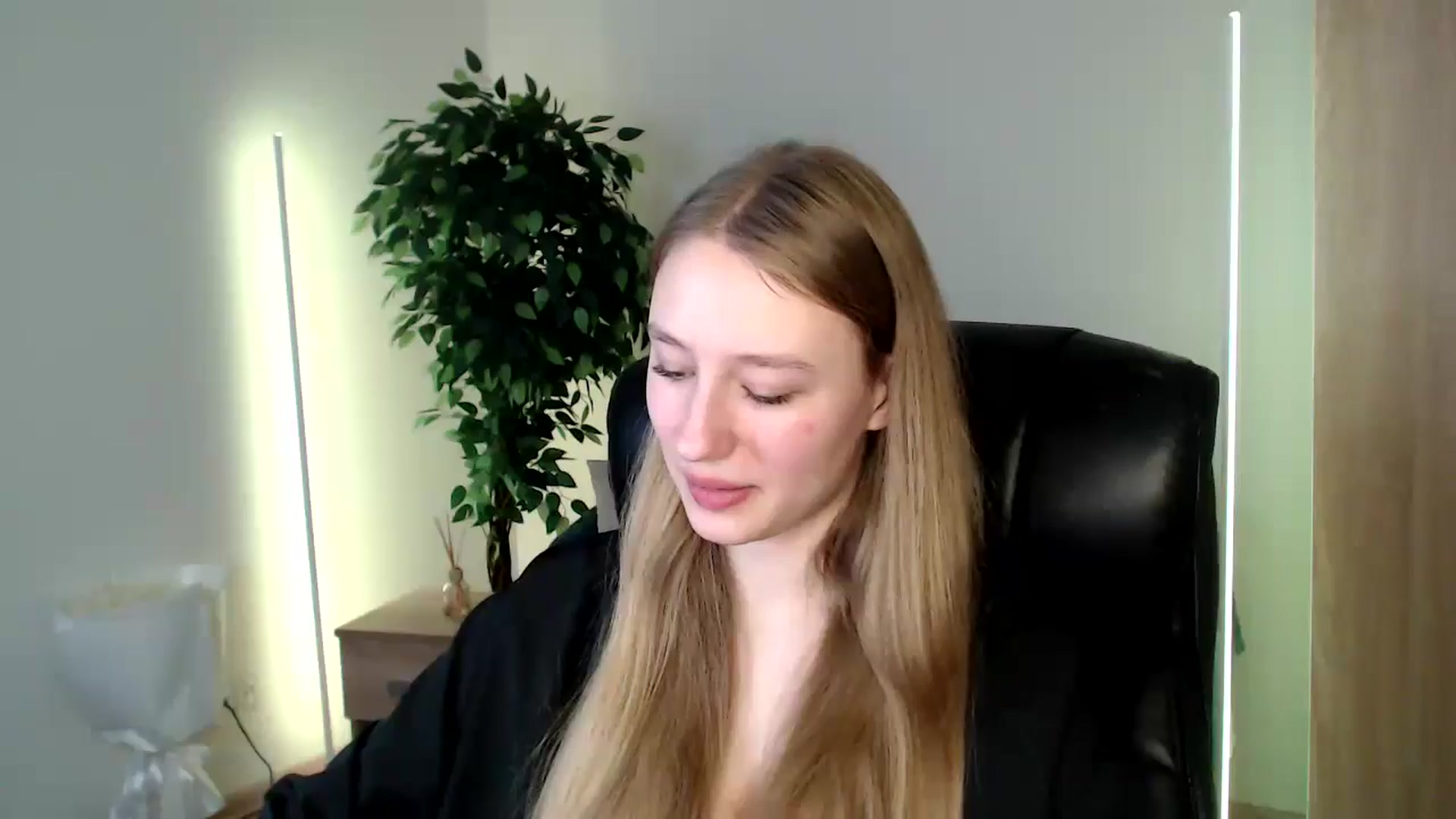 Gallery image thumbnail from HaleyVixen's myfreecams stream on, 12/15/2024, 11:36 image 1 of 20