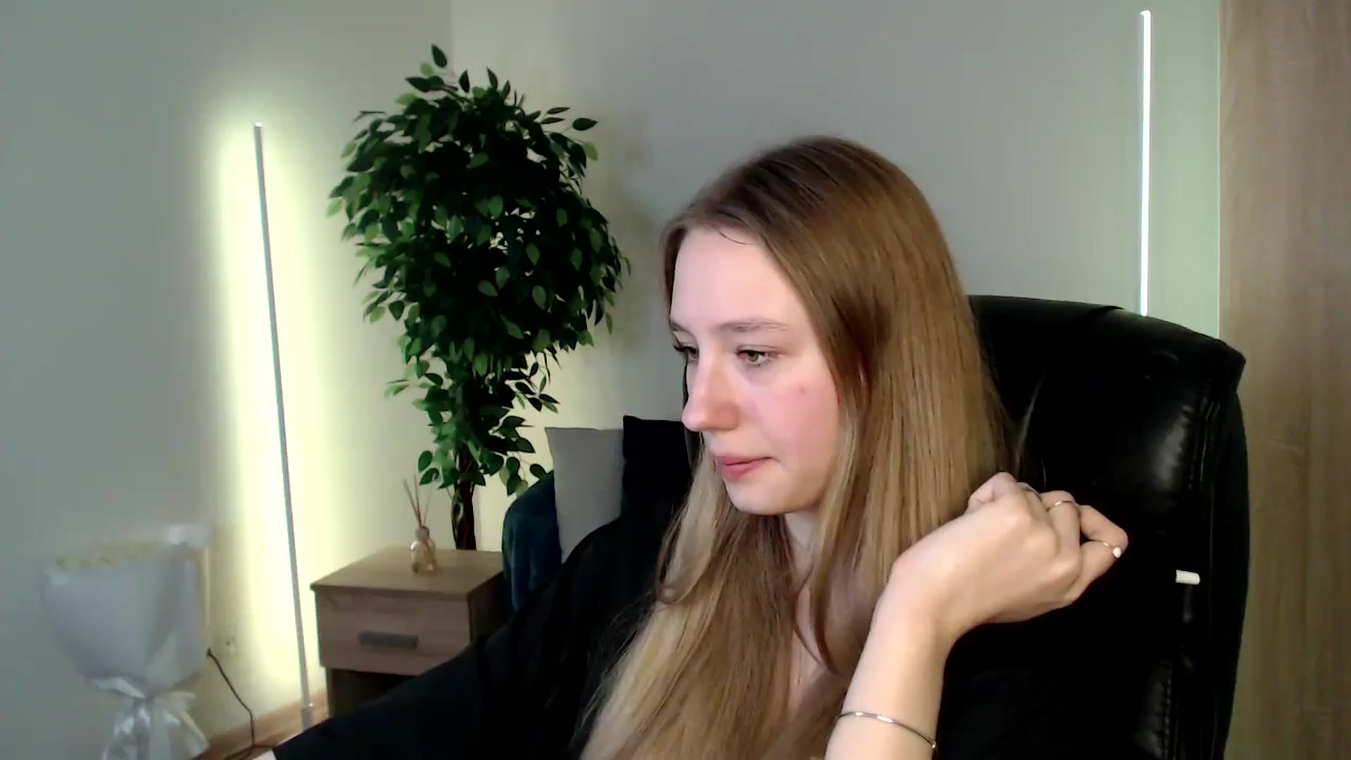 Gallery image thumbnail from HaleyVixen's myfreecams stream on, 12/15/2024, 11:36 image 6 of 20