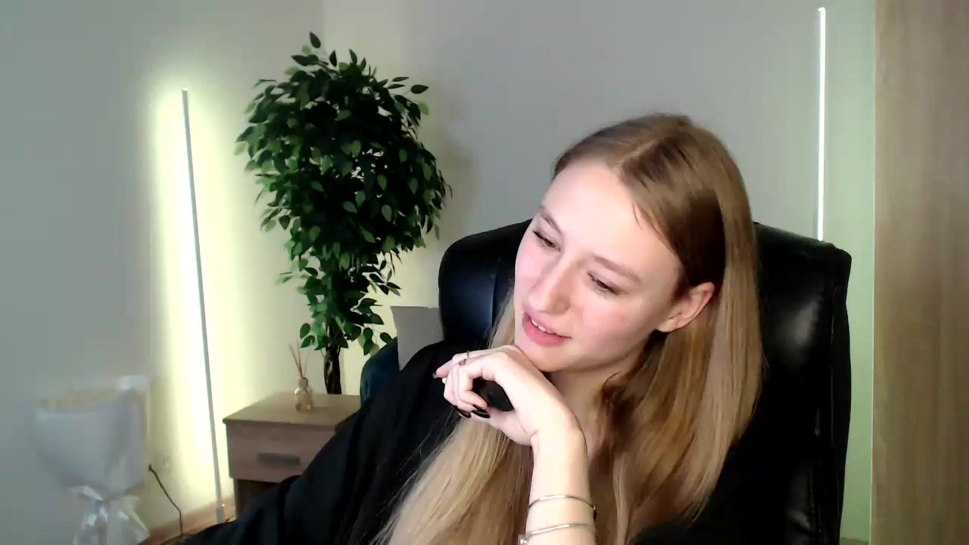 Gallery image thumbnail from HaleyVixen's myfreecams stream on, 12/15/2024, 11:36 image 2 of 20