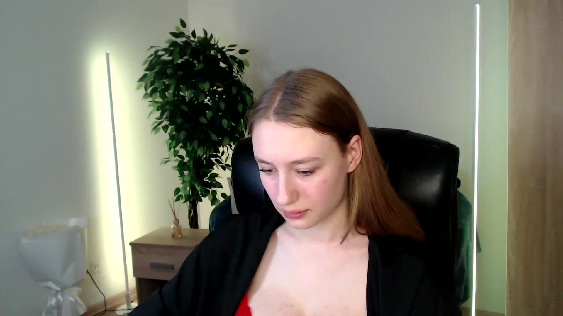 Gallery image thumbnail from HaleyVixen's myfreecams stream on, 12/15/2024, 11:36 image 14 of 20