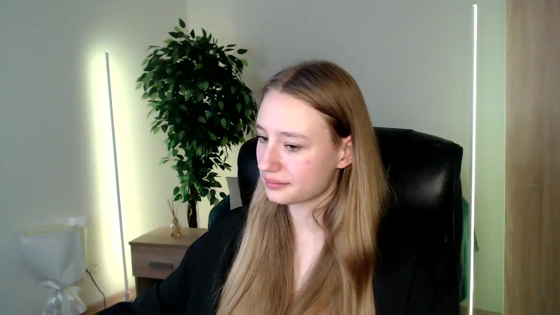 Gallery image thumbnail from HaleyVixen's myfreecams stream on, 12/15/2024, 11:36 image 8 of 20