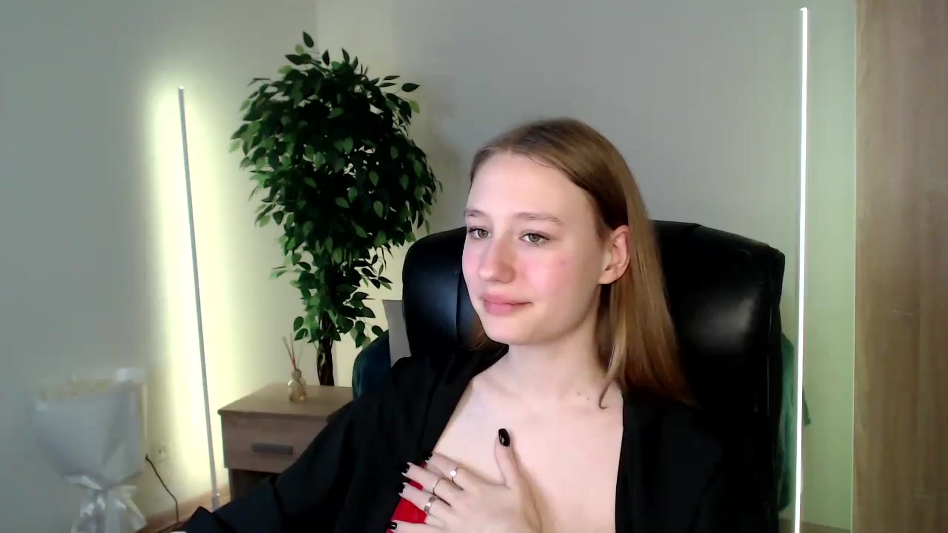 Gallery image thumbnail from HaleyVixen's myfreecams stream on, 12/15/2024, 11:36 image 9 of 20