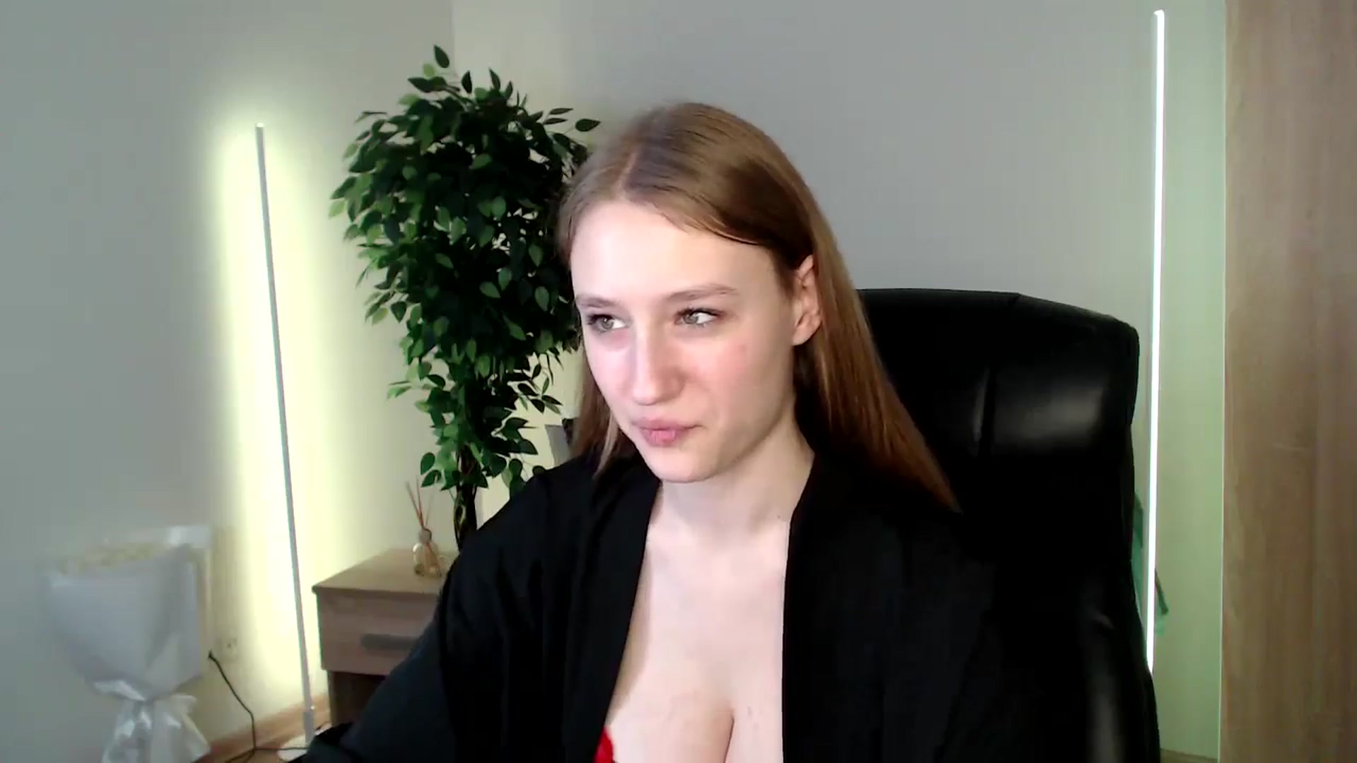 Gallery image thumbnail from HaleyVixen's myfreecams stream on, 12/15/2024, 12:44 image 12 of 20