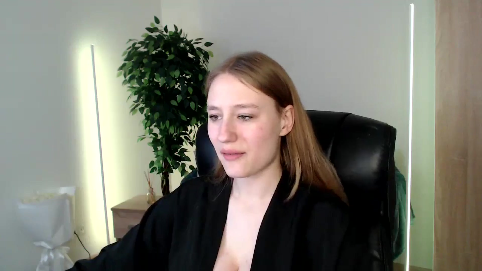 Gallery image thumbnail from HaleyVixen's myfreecams stream on, 12/15/2024, 12:44 image 4 of 20