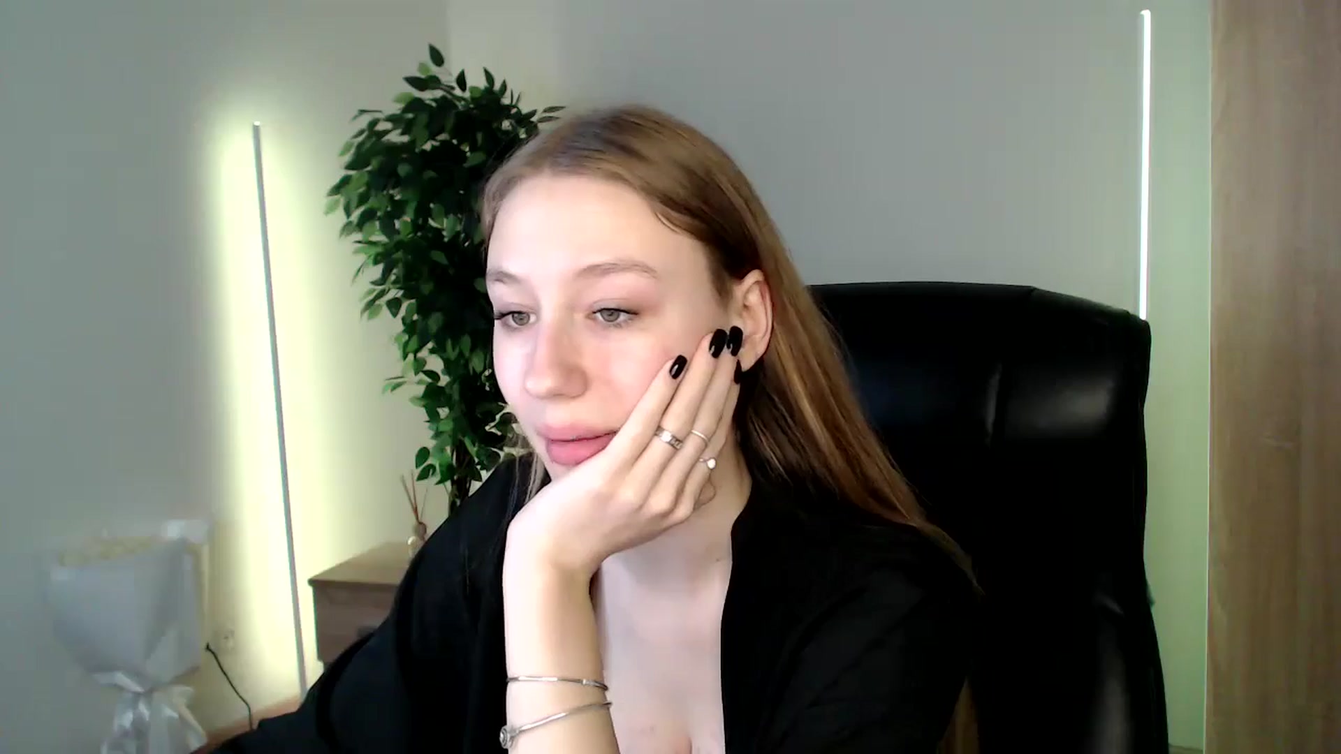 Gallery image thumbnail from HaleyVixen's myfreecams stream on, 12/15/2024, 12:44 image 19 of 20