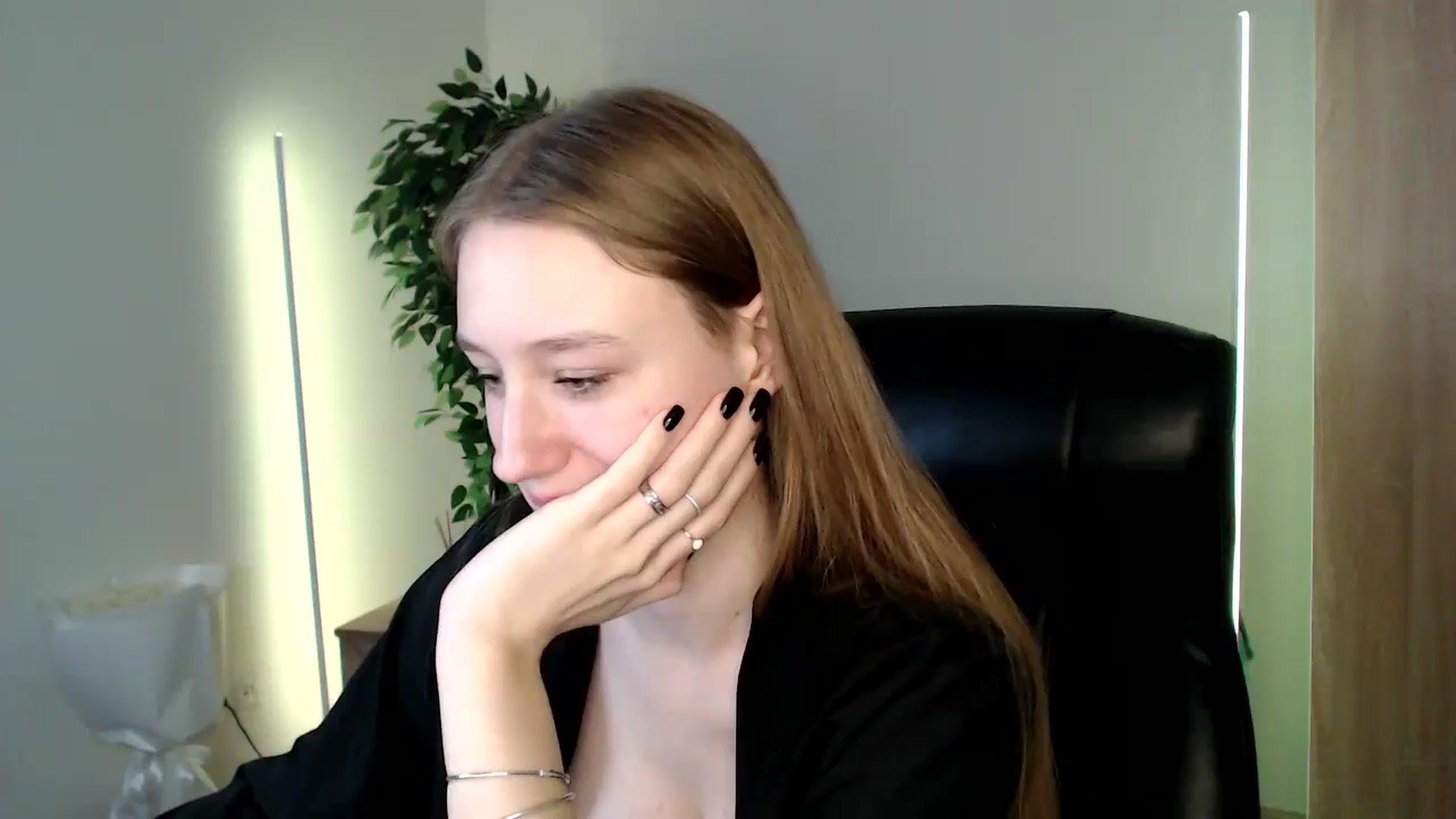 Gallery image thumbnail from HaleyVixen's myfreecams stream on, 12/15/2024, 12:44 image 18 of 20