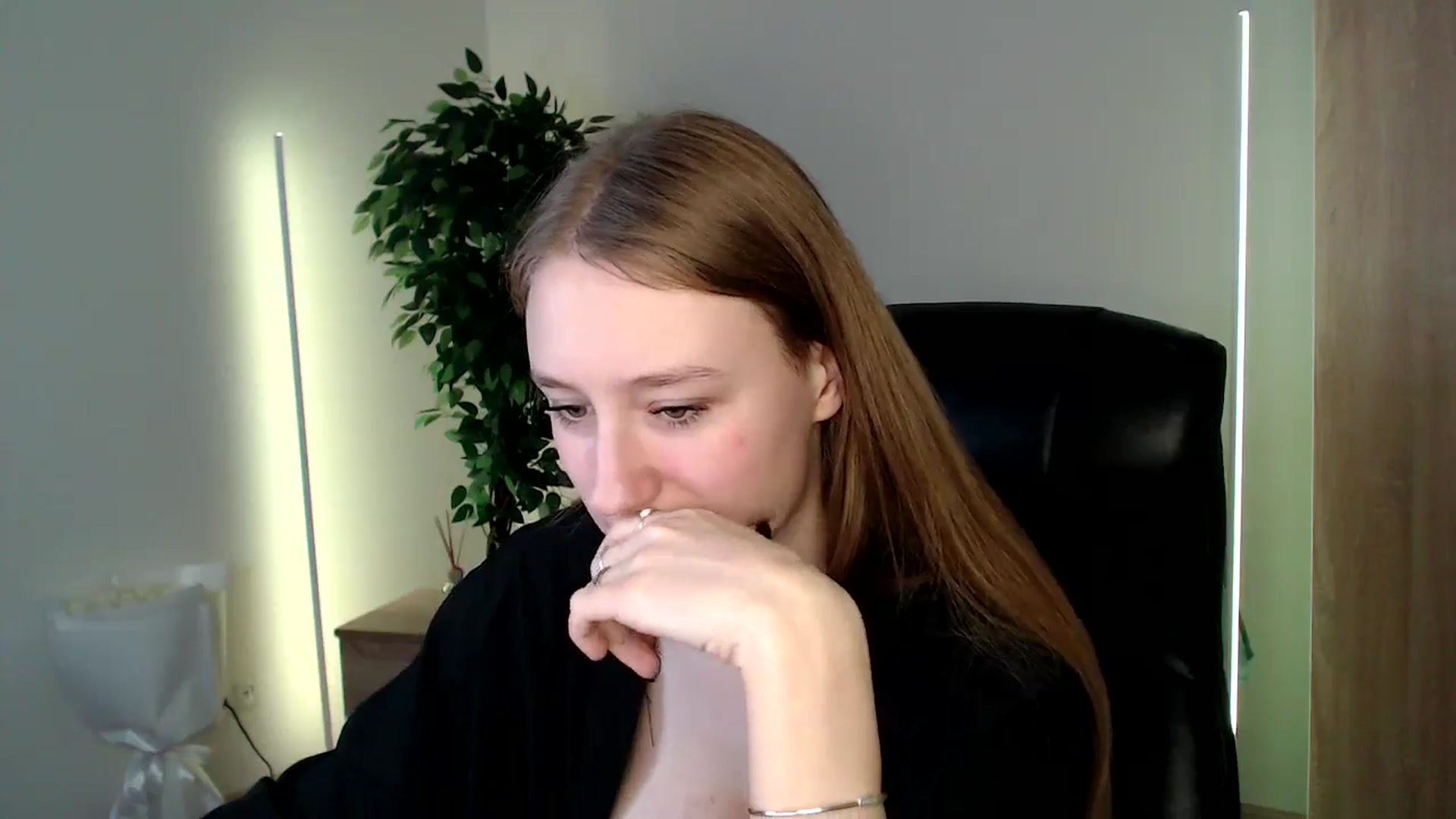 Gallery image thumbnail from HaleyVixen's myfreecams stream on, 12/15/2024, 12:44 image 8 of 20