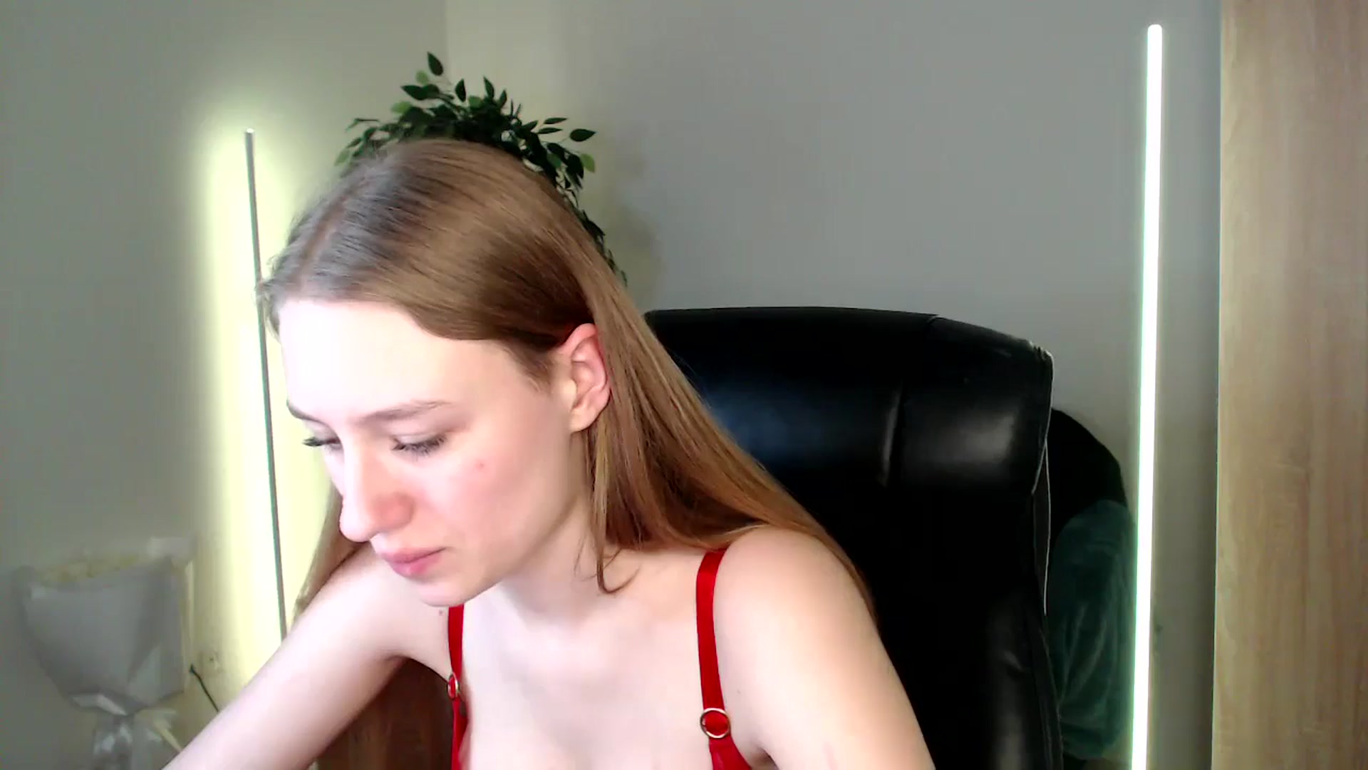 Gallery image thumbnail from HaleyVixen's myfreecams stream on, 12/15/2024, 14:56 image 9 of 20