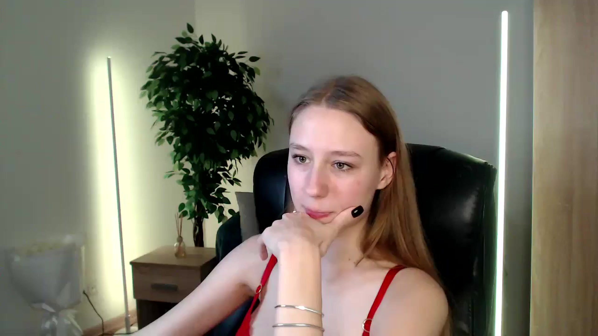Gallery image thumbnail from HaleyVixen's myfreecams stream on, 12/15/2024, 14:56 image 5 of 20