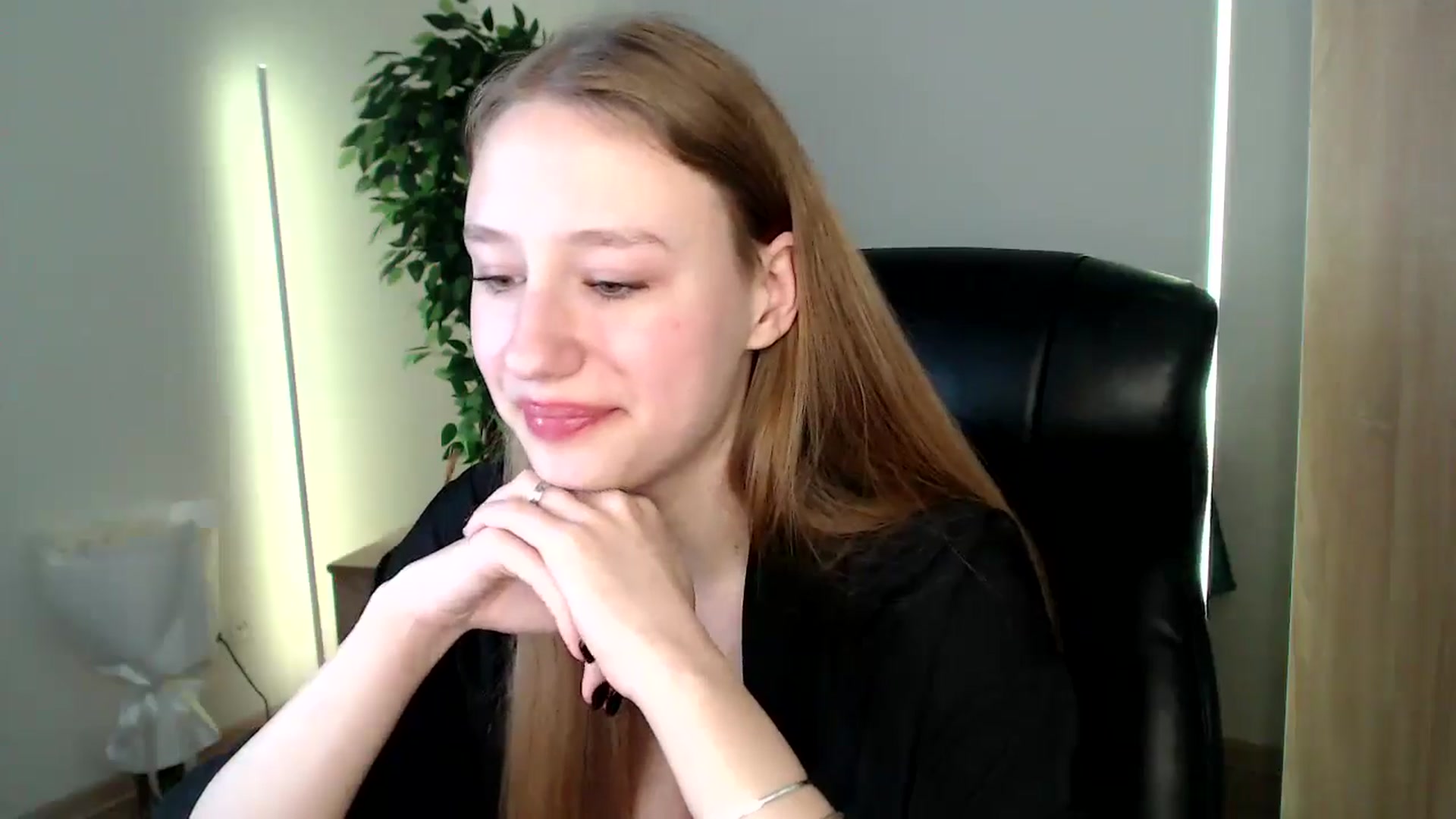 Gallery image thumbnail from HaleyVixen's myfreecams stream on, 12/16/2024, 11:39 image 20 of 20