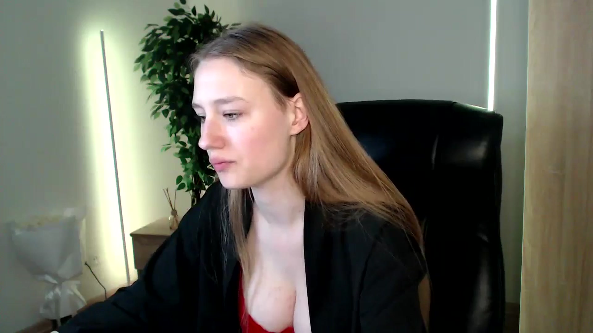 Gallery image thumbnail from HaleyVixen's myfreecams stream on, 12/16/2024, 14:23 image 7 of 20