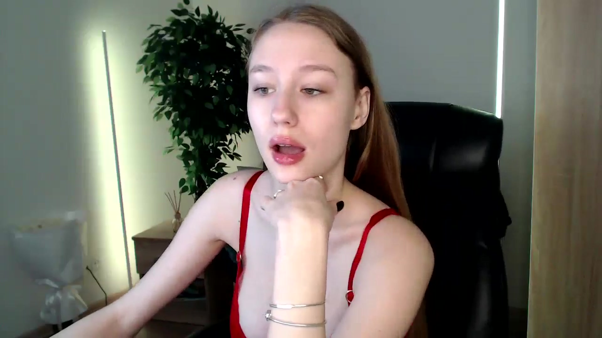 Gallery image thumbnail from HaleyVixen's myfreecams stream on, 12/17/2024, 09:22 image 8 of 20