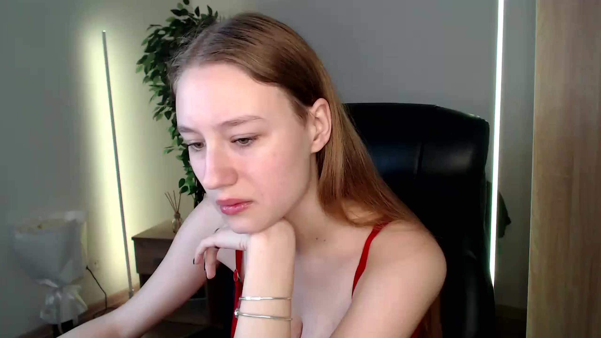 Gallery image thumbnail from HaleyVixen's myfreecams stream on, 12/17/2024, 09:22 image 3 of 20