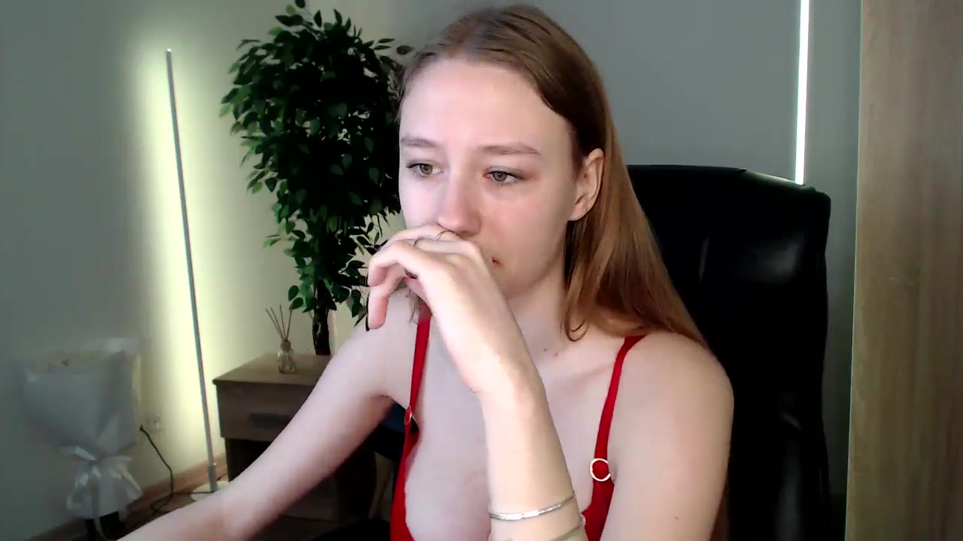 Gallery image thumbnail from HaleyVixen's myfreecams stream on, 12/17/2024, 09:22 image 17 of 20