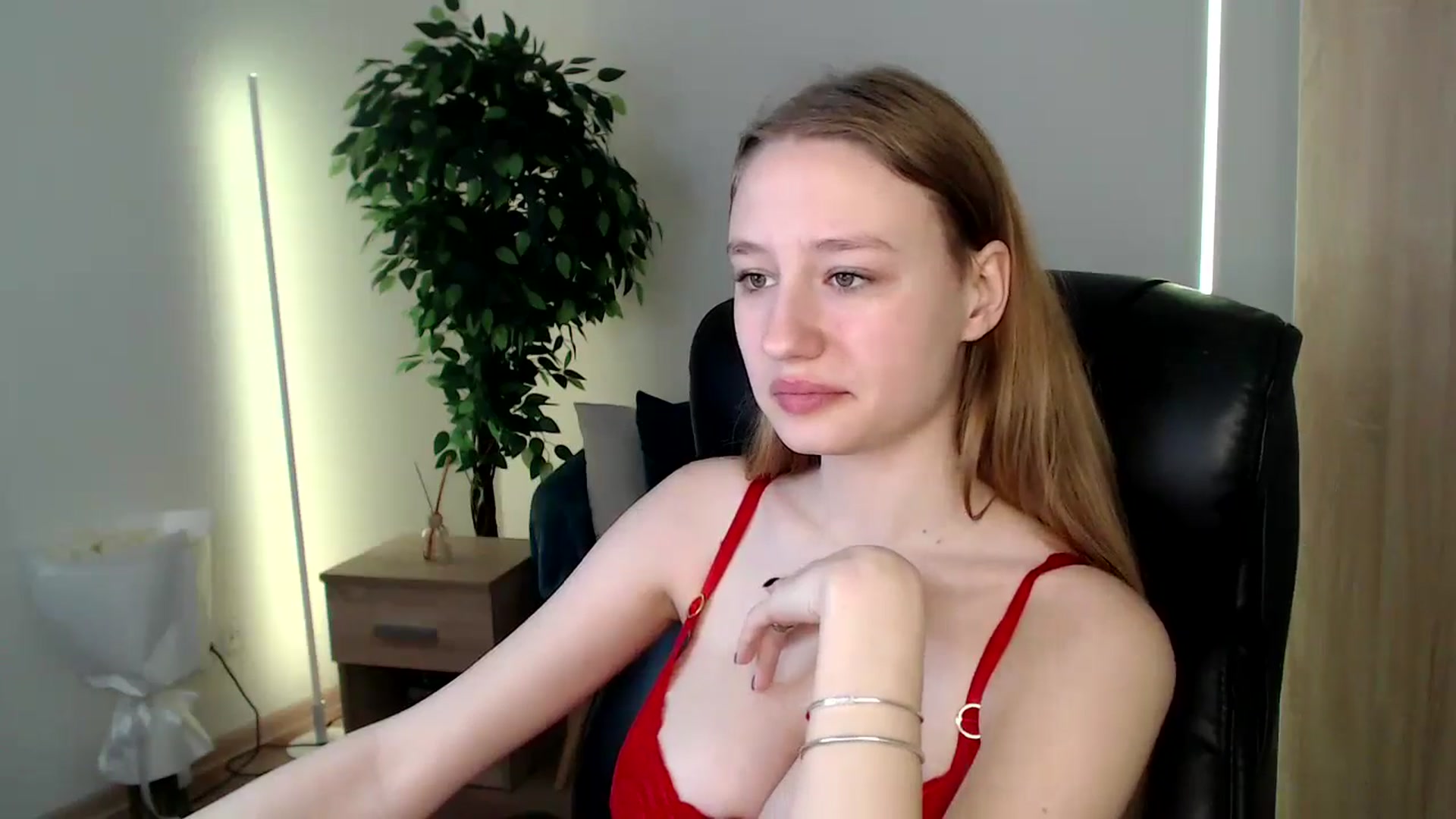 Gallery image thumbnail from HaleyVixen's myfreecams stream on, 12/17/2024, 09:53 image 15 of 20