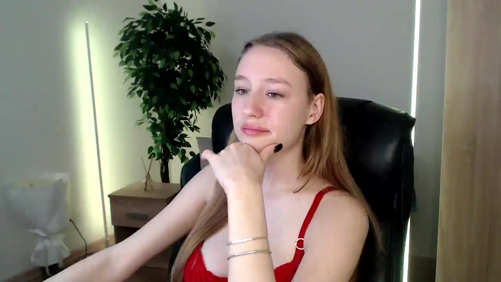 Gallery image thumbnail from HaleyVixen's myfreecams stream on, 12/17/2024, 10:47 image 9 of 20