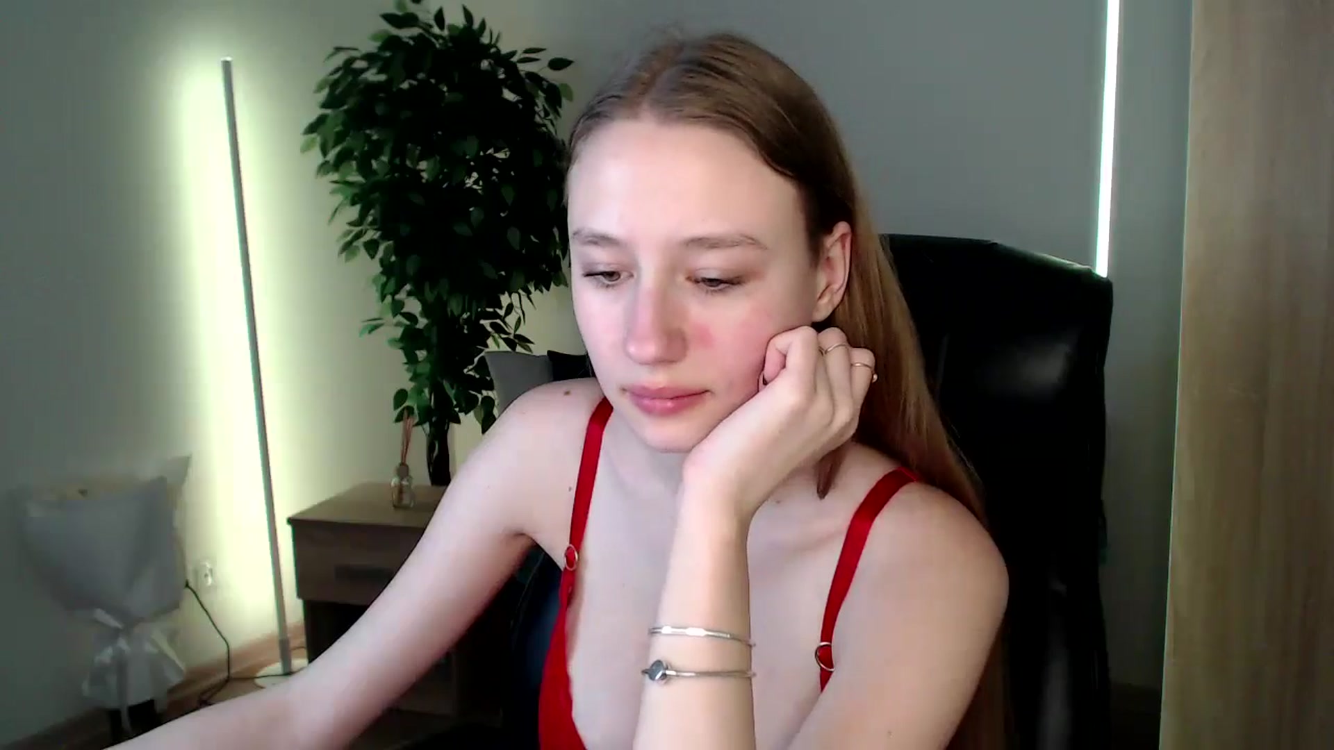 Gallery image thumbnail from HaleyVixen's myfreecams stream on, 12/17/2024, 13:16 image 20 of 20