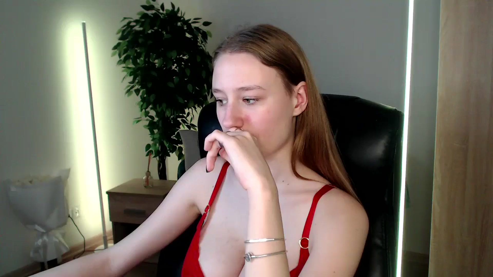 Gallery image thumbnail from HaleyVixen's myfreecams stream on, 12/17/2024, 13:16 image 18 of 20