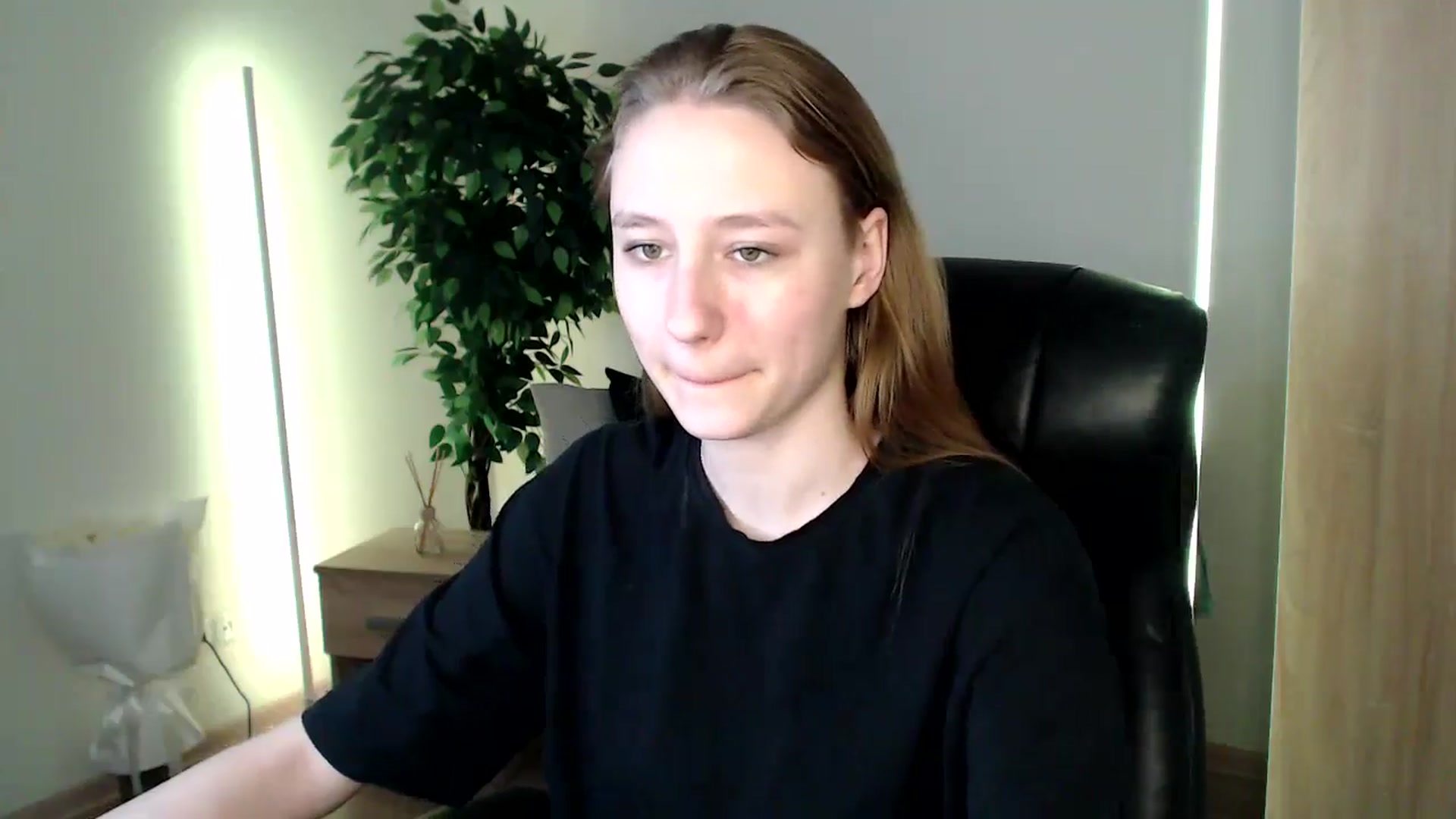 Gallery image thumbnail from HaleyVixen's myfreecams stream on, 12/17/2024, 14:11 image 6 of 20