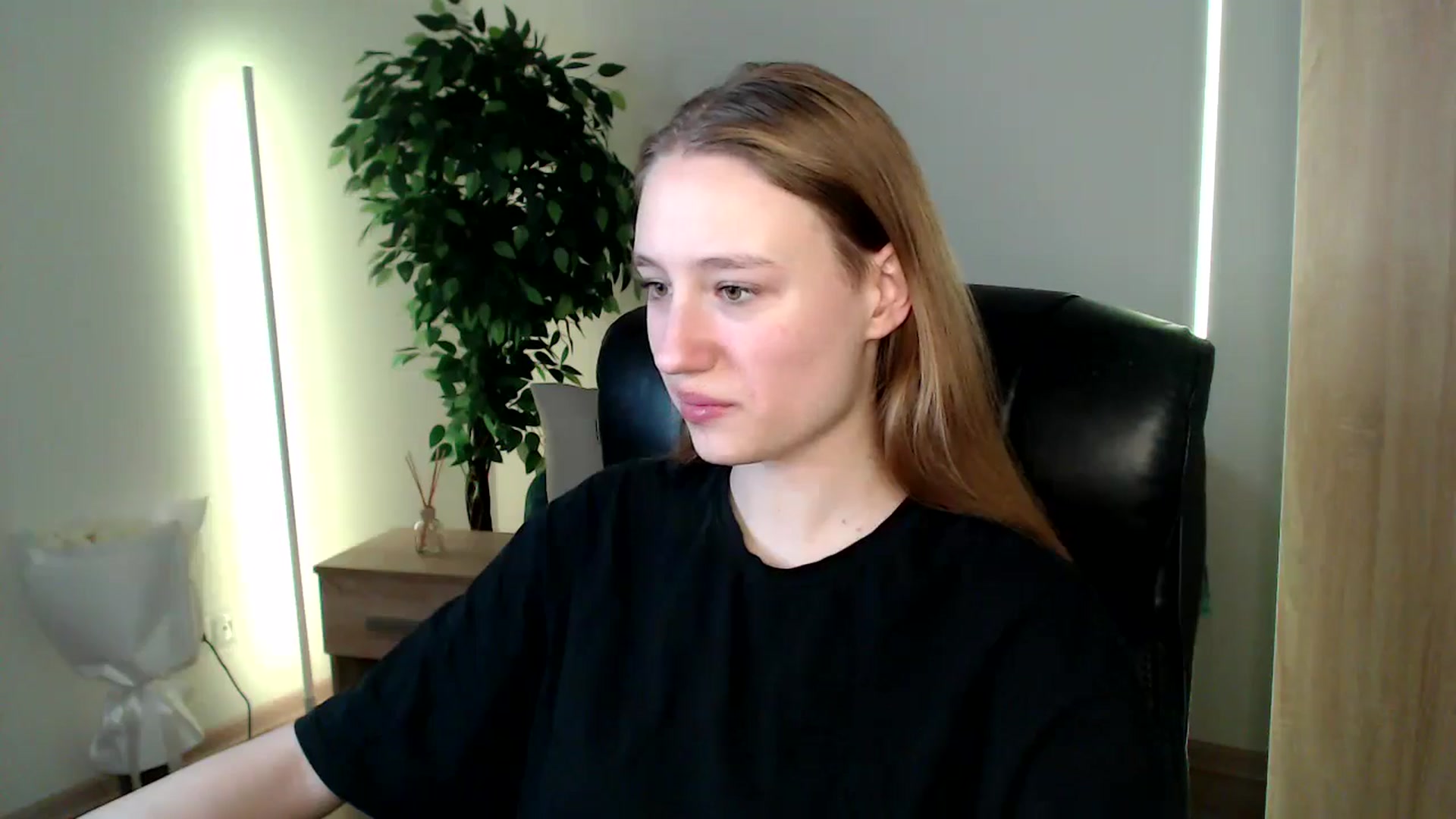 Gallery image thumbnail from HaleyVixen's myfreecams stream on, 12/17/2024, 14:11 image 7 of 20