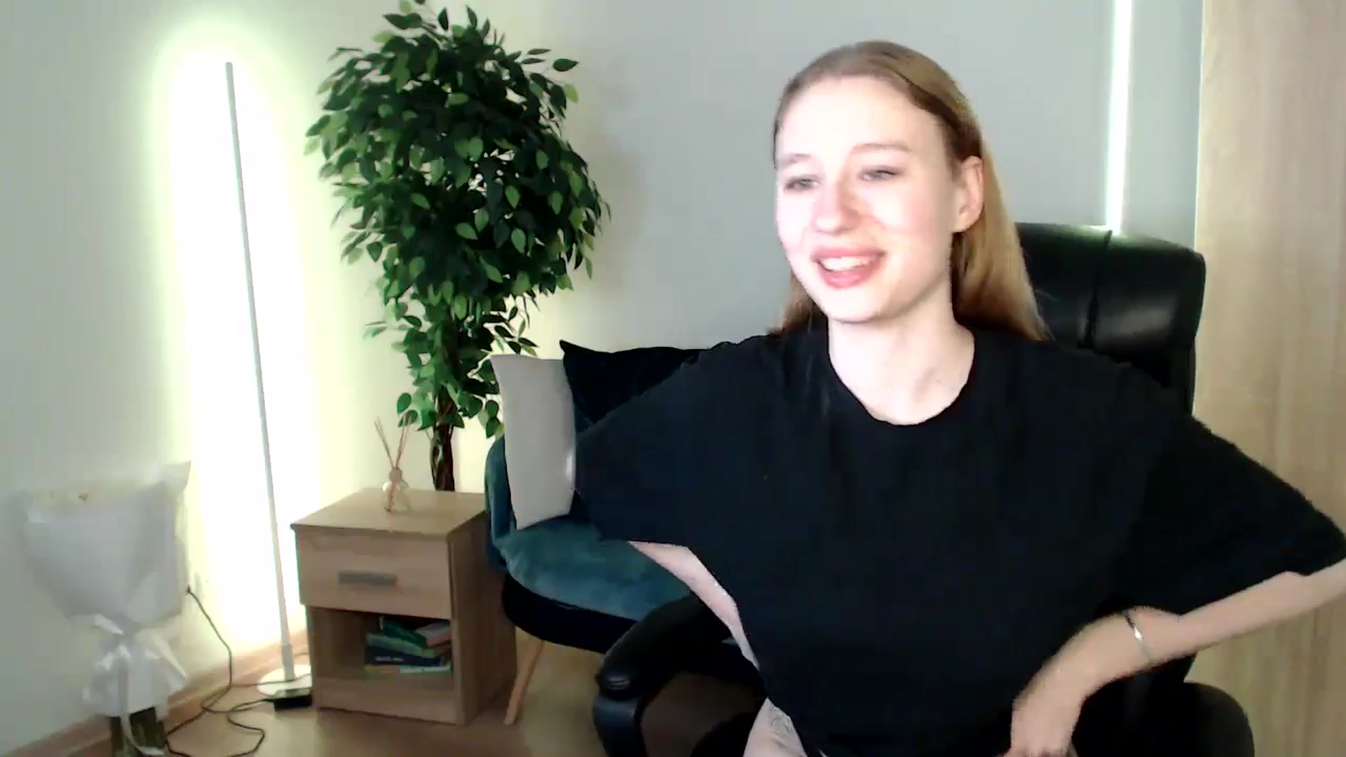 Gallery image thumbnail from HaleyVixen's myfreecams stream on, 12/17/2024, 14:11 image 13 of 20
