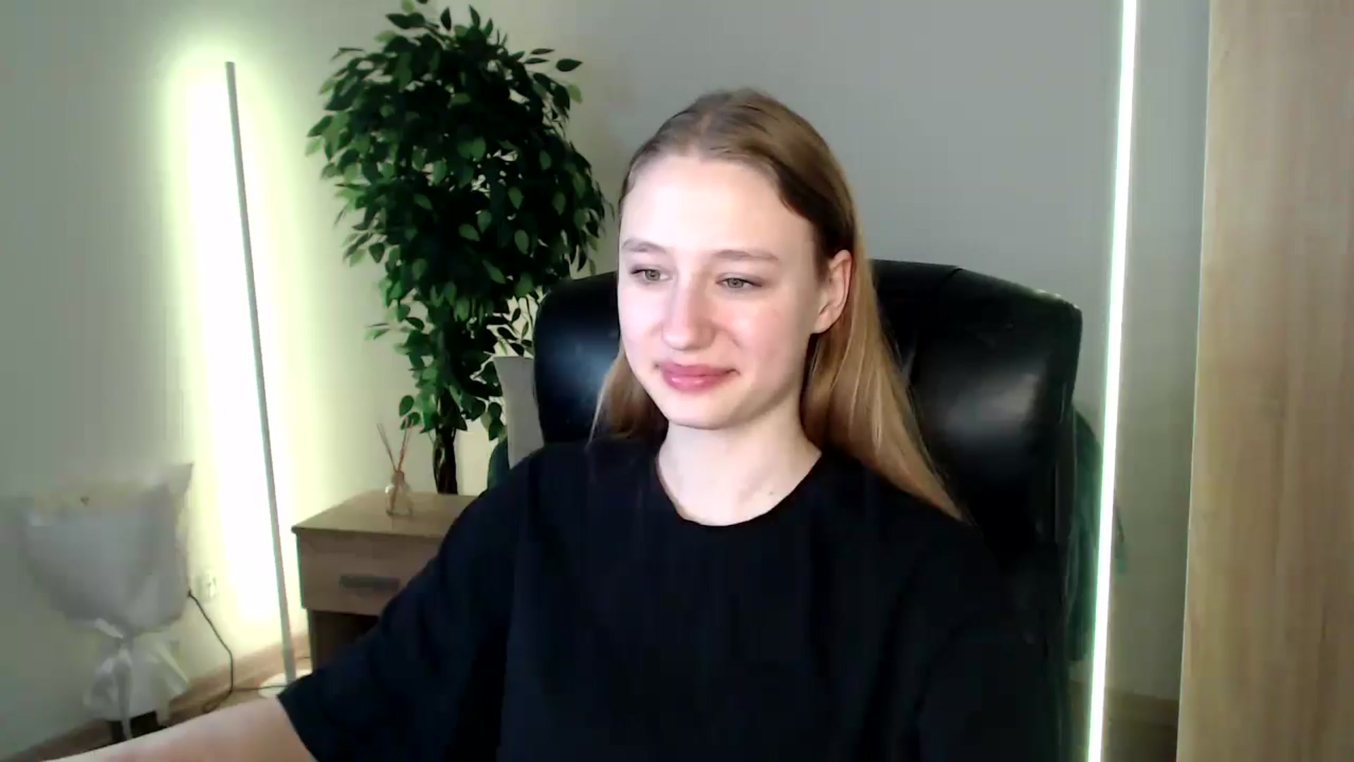 Gallery image thumbnail from HaleyVixen's myfreecams stream on, 12/17/2024, 14:11 image 15 of 20