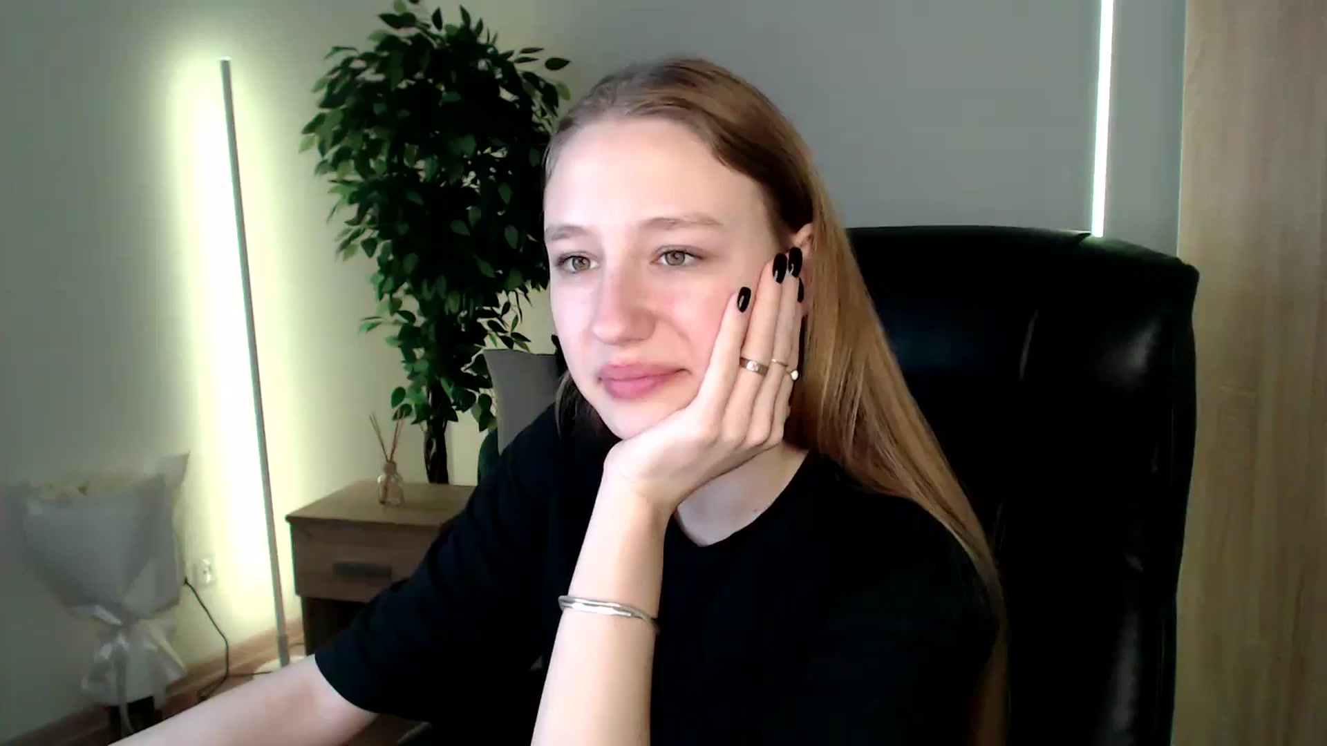 Gallery image thumbnail from HaleyVixen's myfreecams stream on, 12/17/2024, 14:11 image 16 of 20