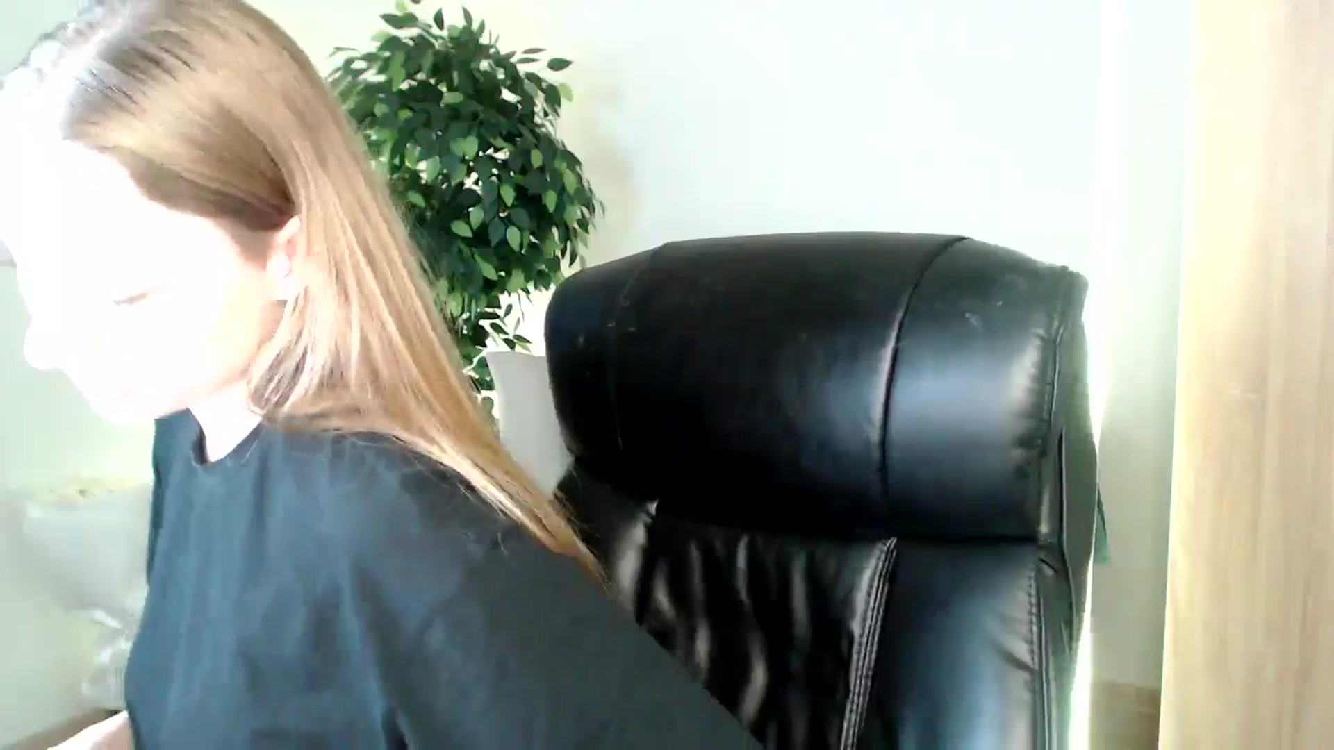 Gallery image thumbnail from HaleyVixen's myfreecams stream on, 12/17/2024, 14:11 image 18 of 20