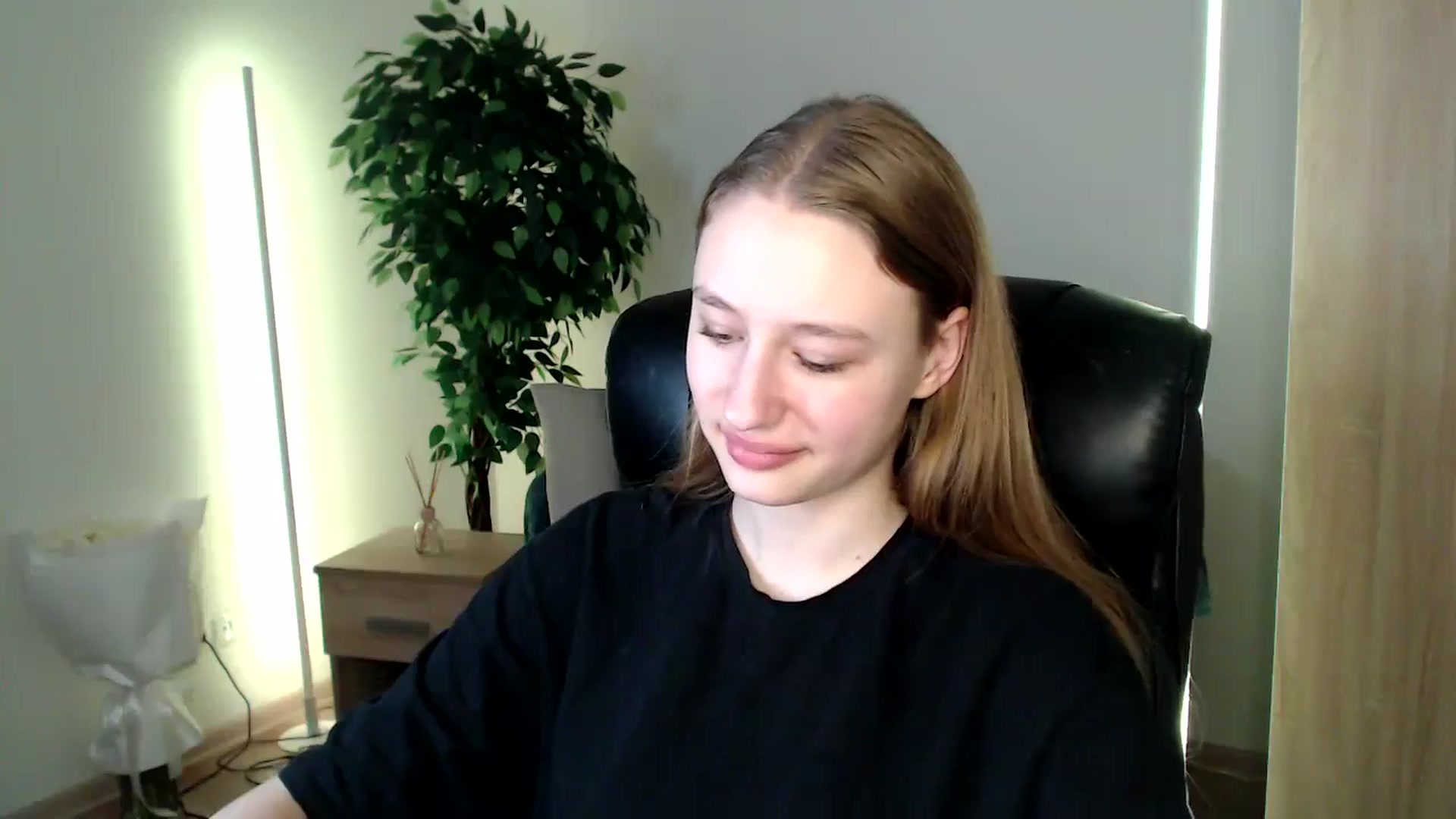 Gallery image thumbnail from HaleyVixen's myfreecams stream on, 12/17/2024, 14:11 image 17 of 20