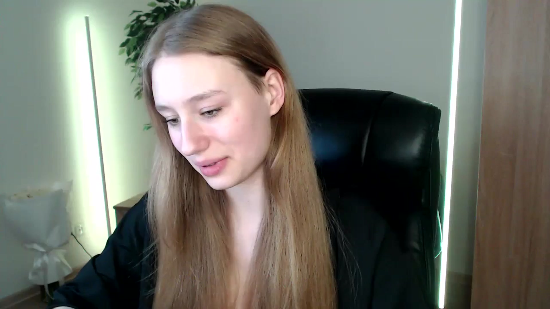 Gallery image thumbnail from HaleyVixen's myfreecams stream on, 12/18/2024, 14:11 image 1 of 20