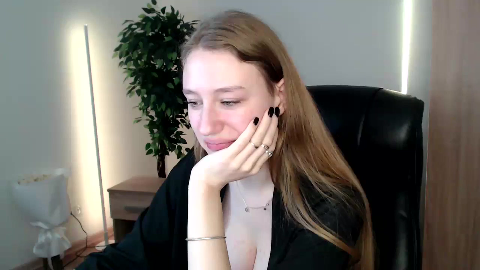 Gallery image thumbnail from HaleyVixen's myfreecams stream on, 12/20/2024, 11:07 image 16 of 20