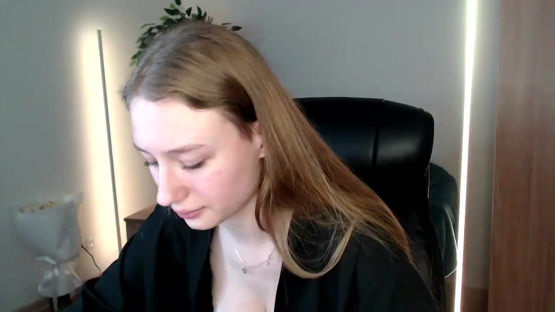Gallery image thumbnail from HaleyVixen's myfreecams stream on, 12/20/2024, 11:07 image 9 of 20