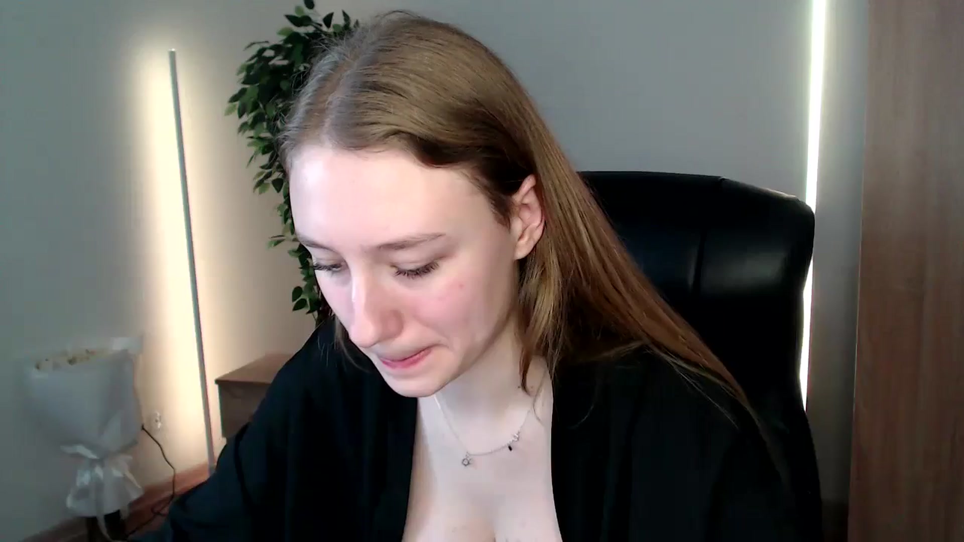 Gallery image thumbnail from HaleyVixen's myfreecams stream on, 12/20/2024, 11:07 image 1 of 20