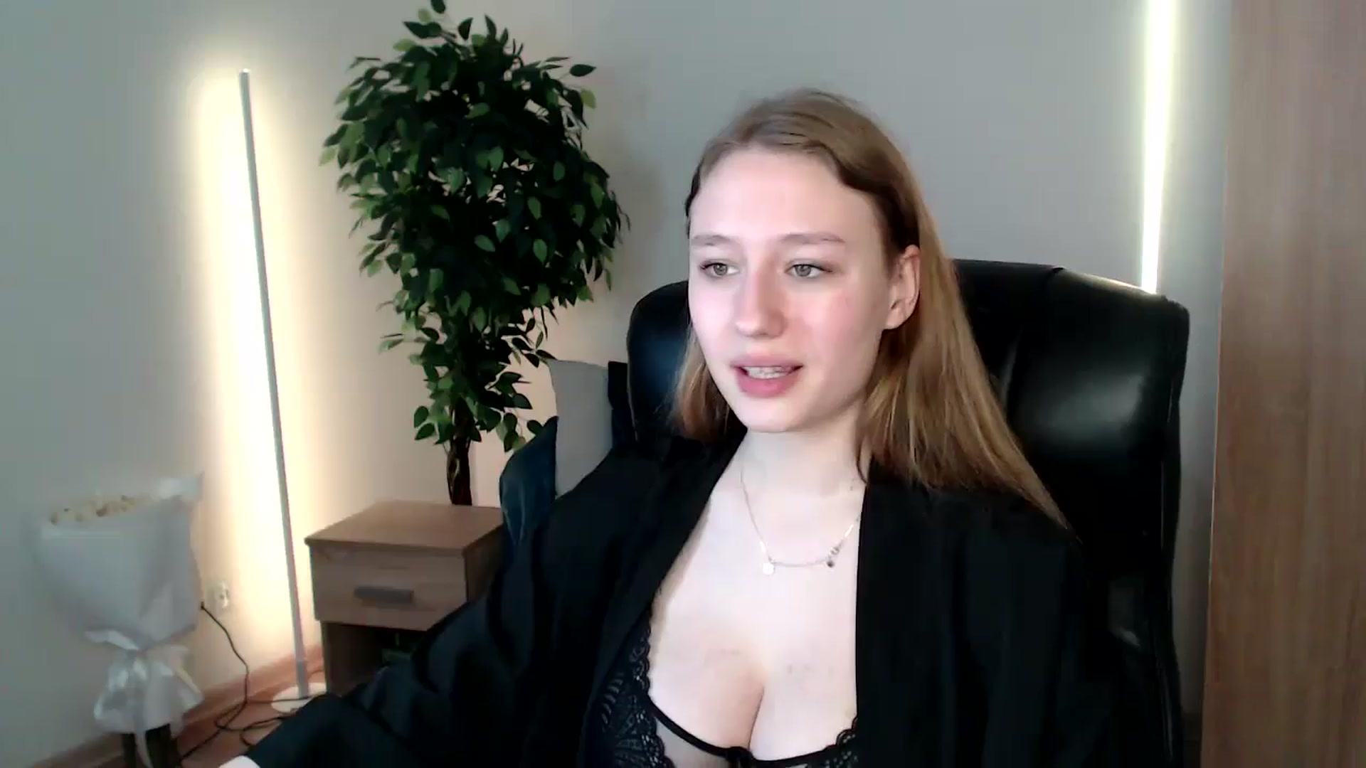 Gallery image thumbnail from HaleyVixen's myfreecams stream on, 12/20/2024, 11:07 image 11 of 20
