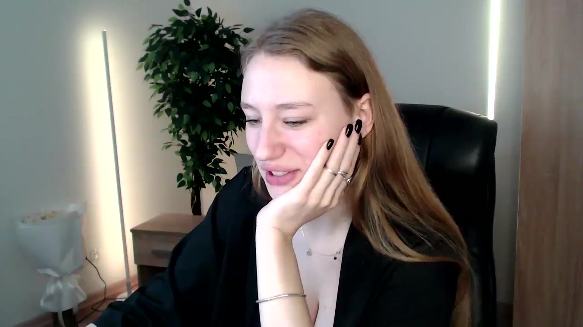 Gallery image thumbnail from HaleyVixen's myfreecams stream on, 12/20/2024, 11:07 image 15 of 20