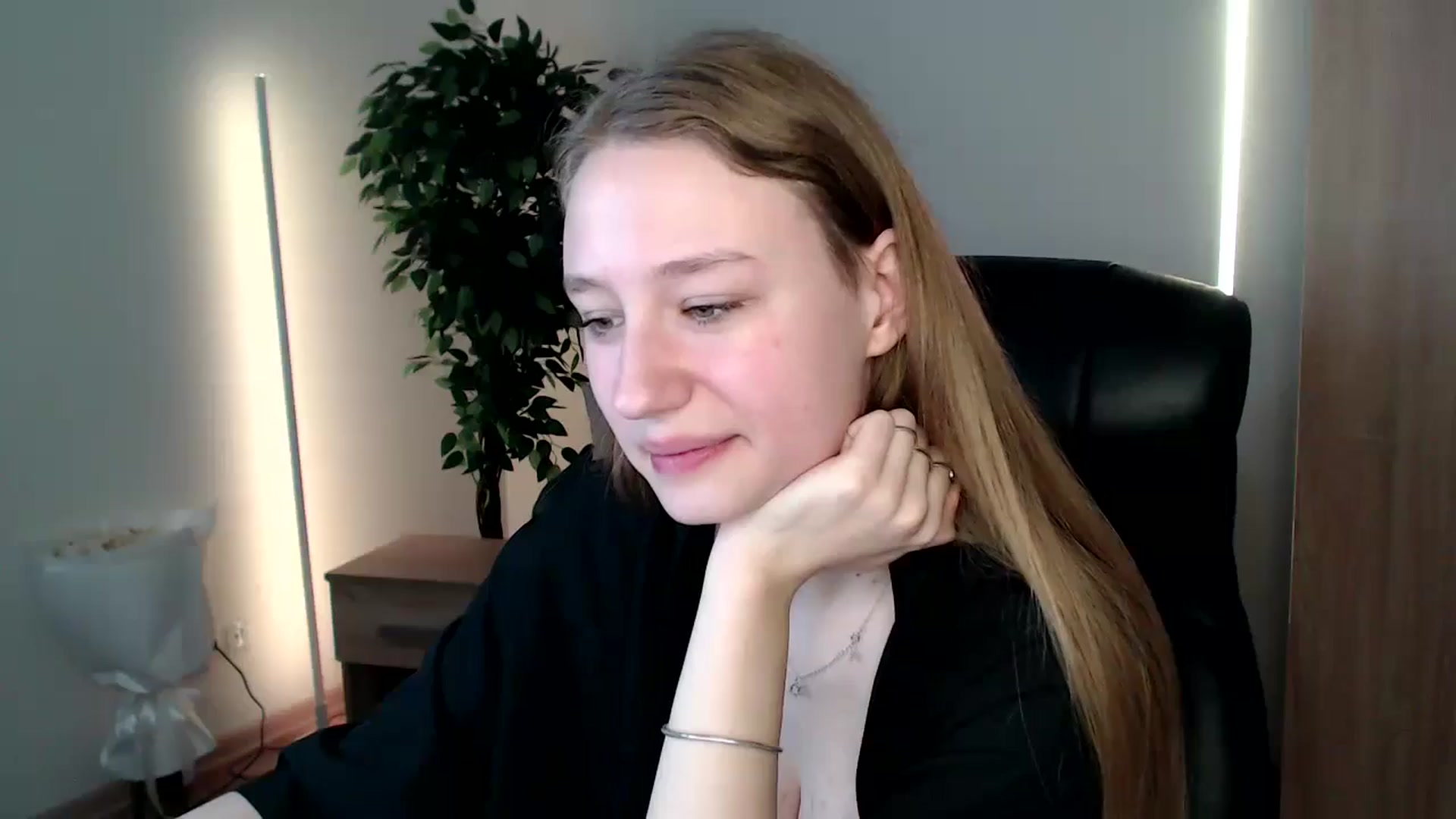 Gallery image thumbnail from HaleyVixen's myfreecams stream on, 12/20/2024, 11:07 image 4 of 20
