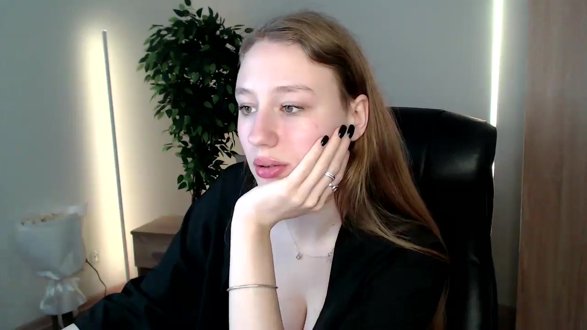 Gallery image thumbnail from HaleyVixen's myfreecams stream on, 12/20/2024, 11:42 image 14 of 20