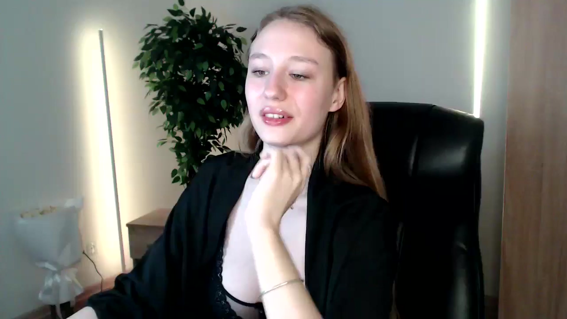Gallery image thumbnail from HaleyVixen's myfreecams stream on, 12/20/2024, 11:42 image 18 of 20