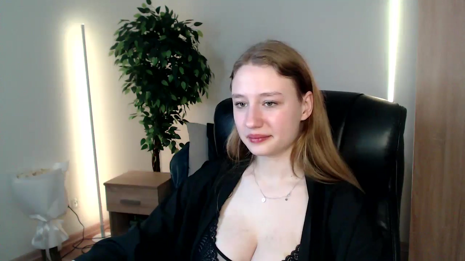 Gallery image thumbnail from HaleyVixen's myfreecams stream on, 12/20/2024, 11:42 image 10 of 20